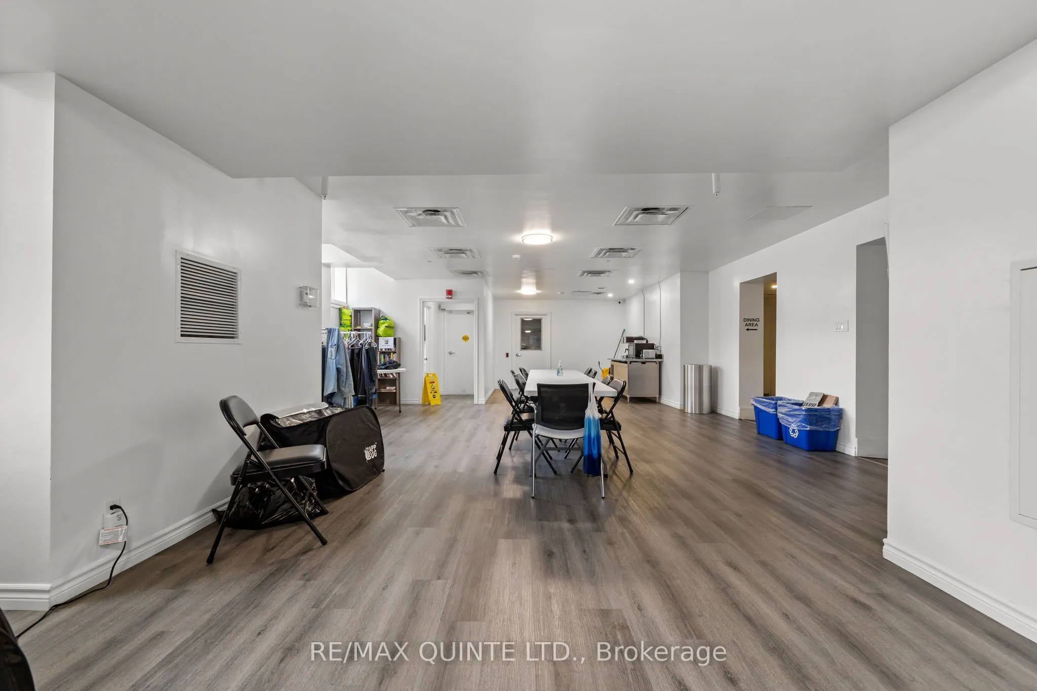 228 Dundas Street E