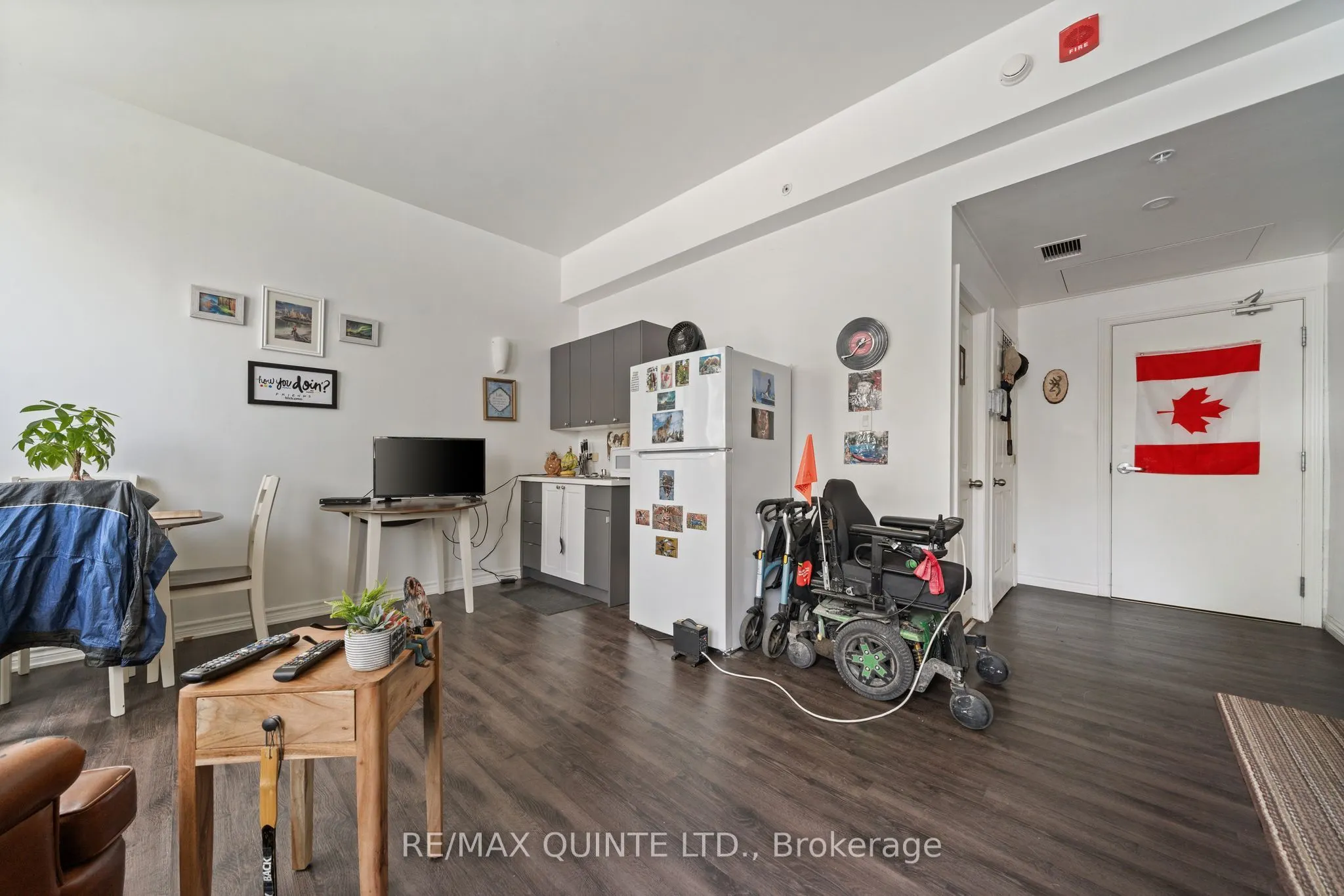228 Dundas Street E