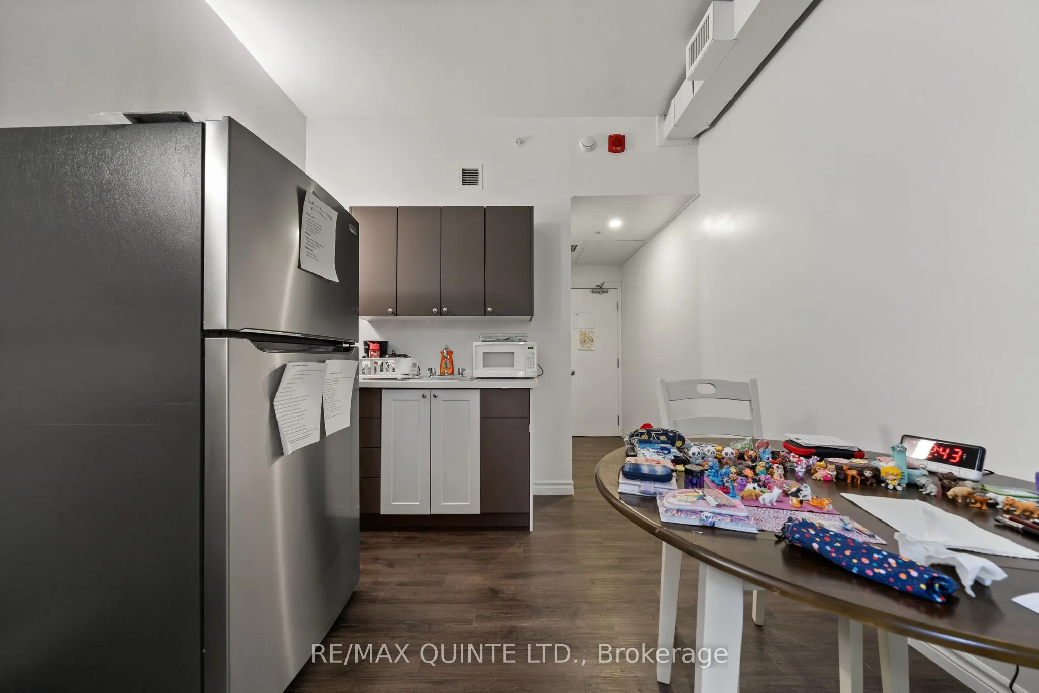 228 Dundas Street E