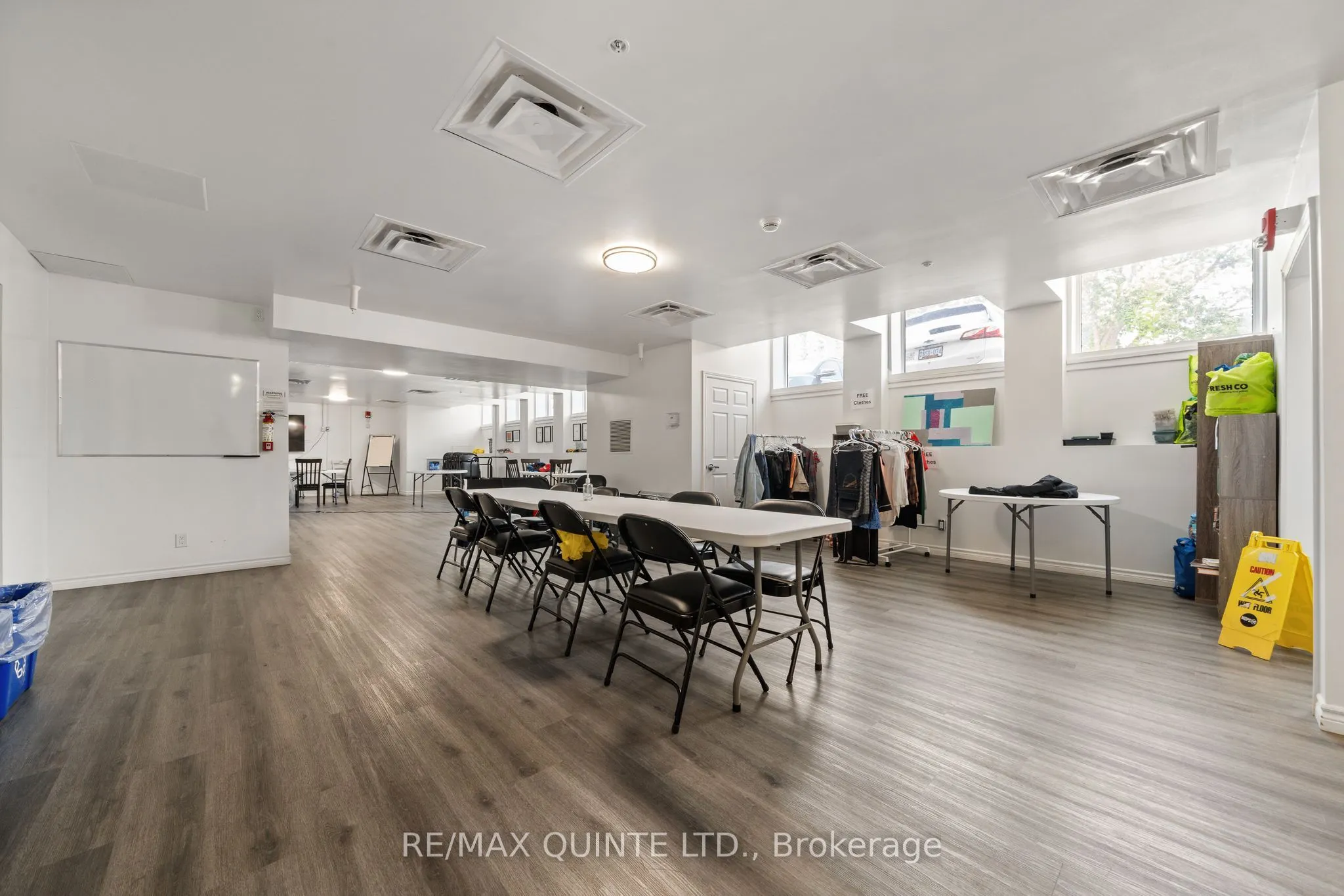 228 Dundas Street E