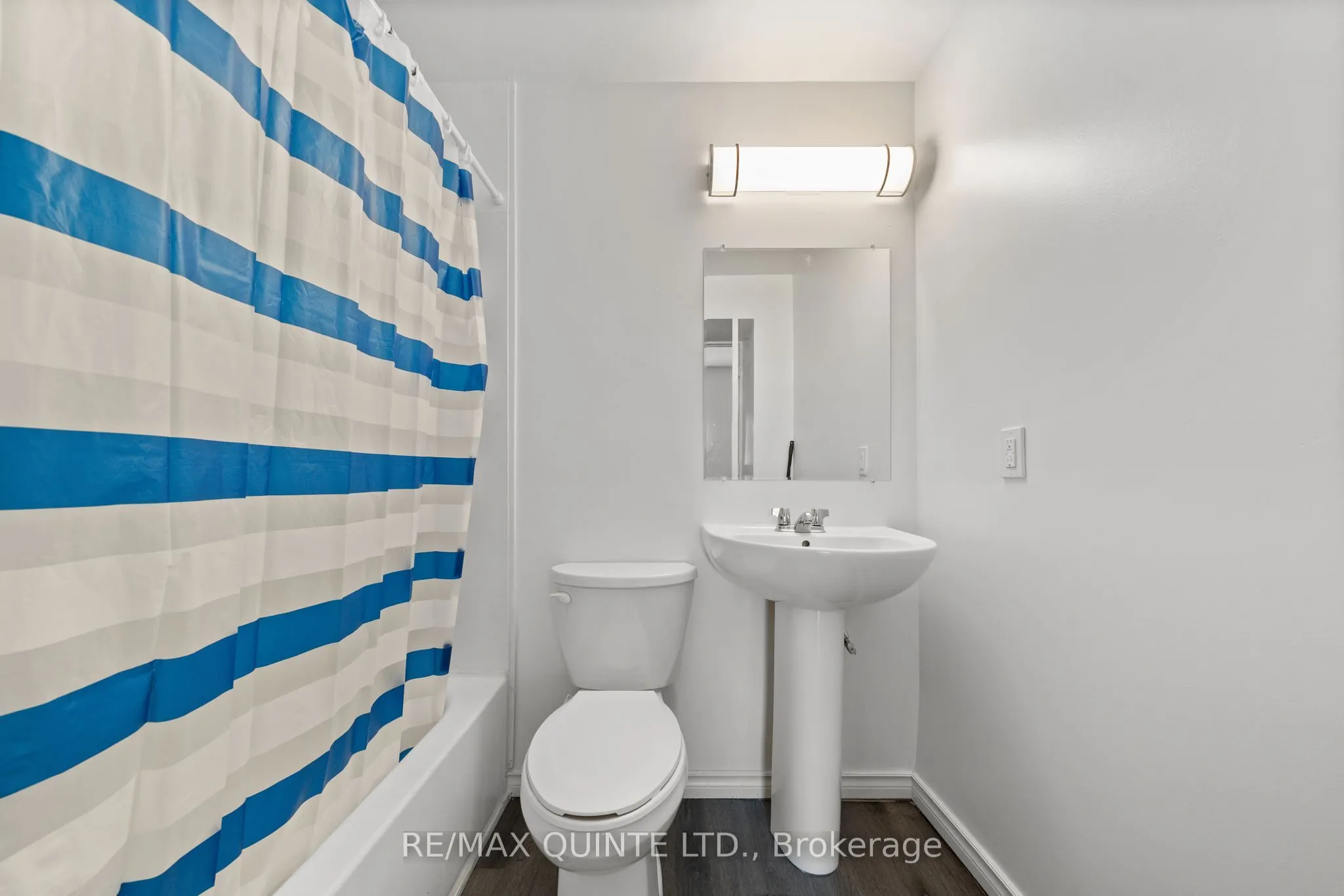 228 Dundas Street E
