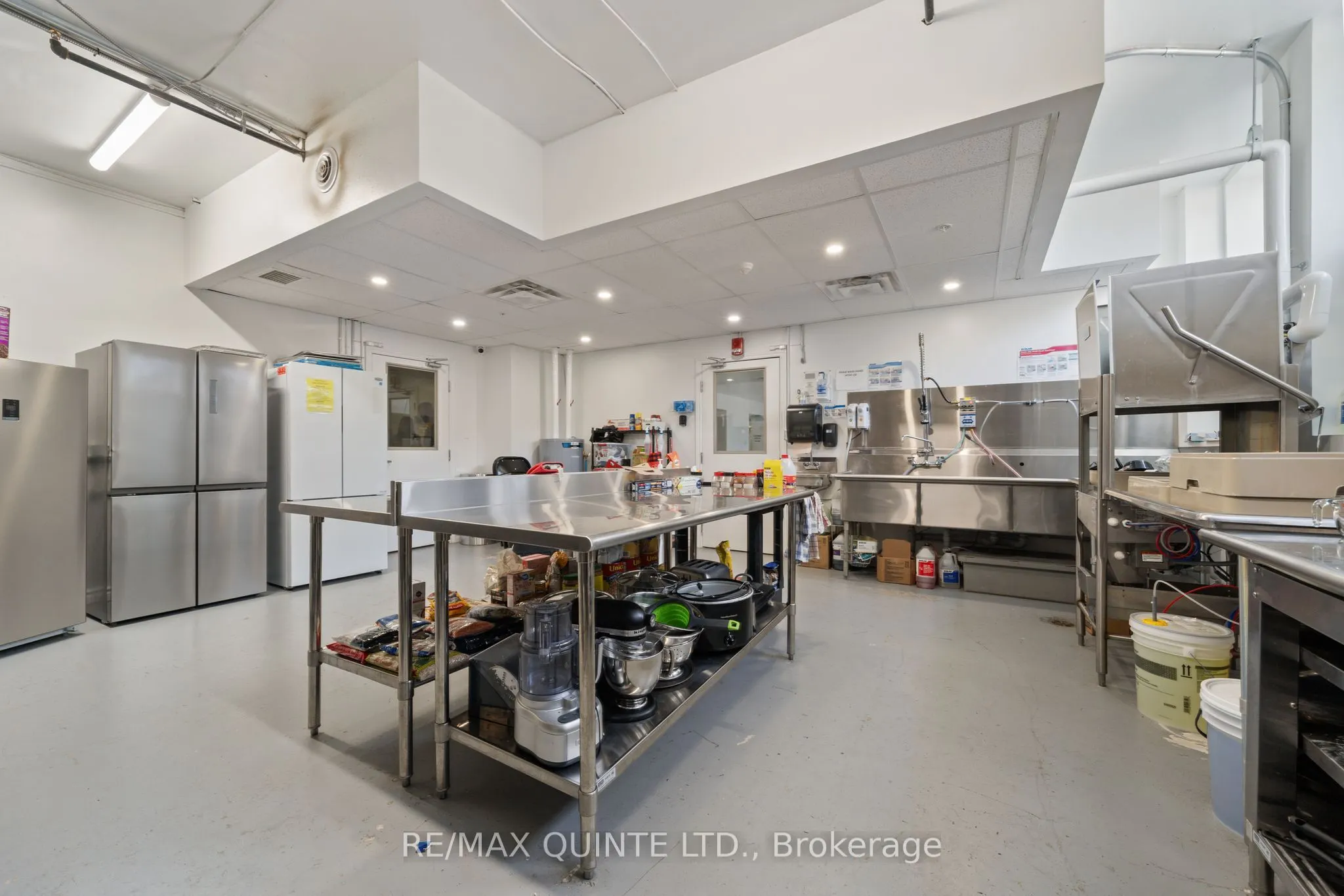 228 Dundas Street E