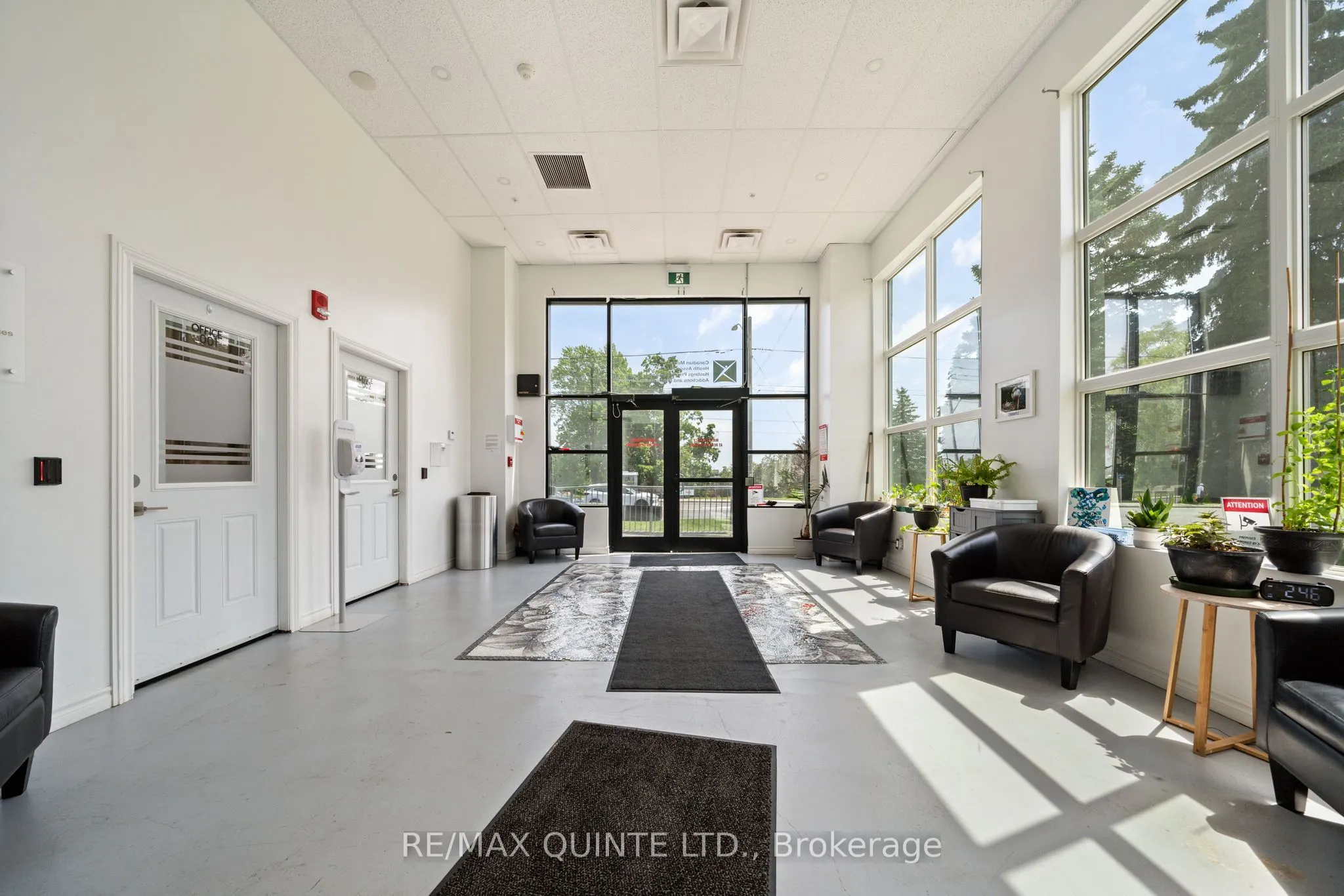 228 Dundas Street E