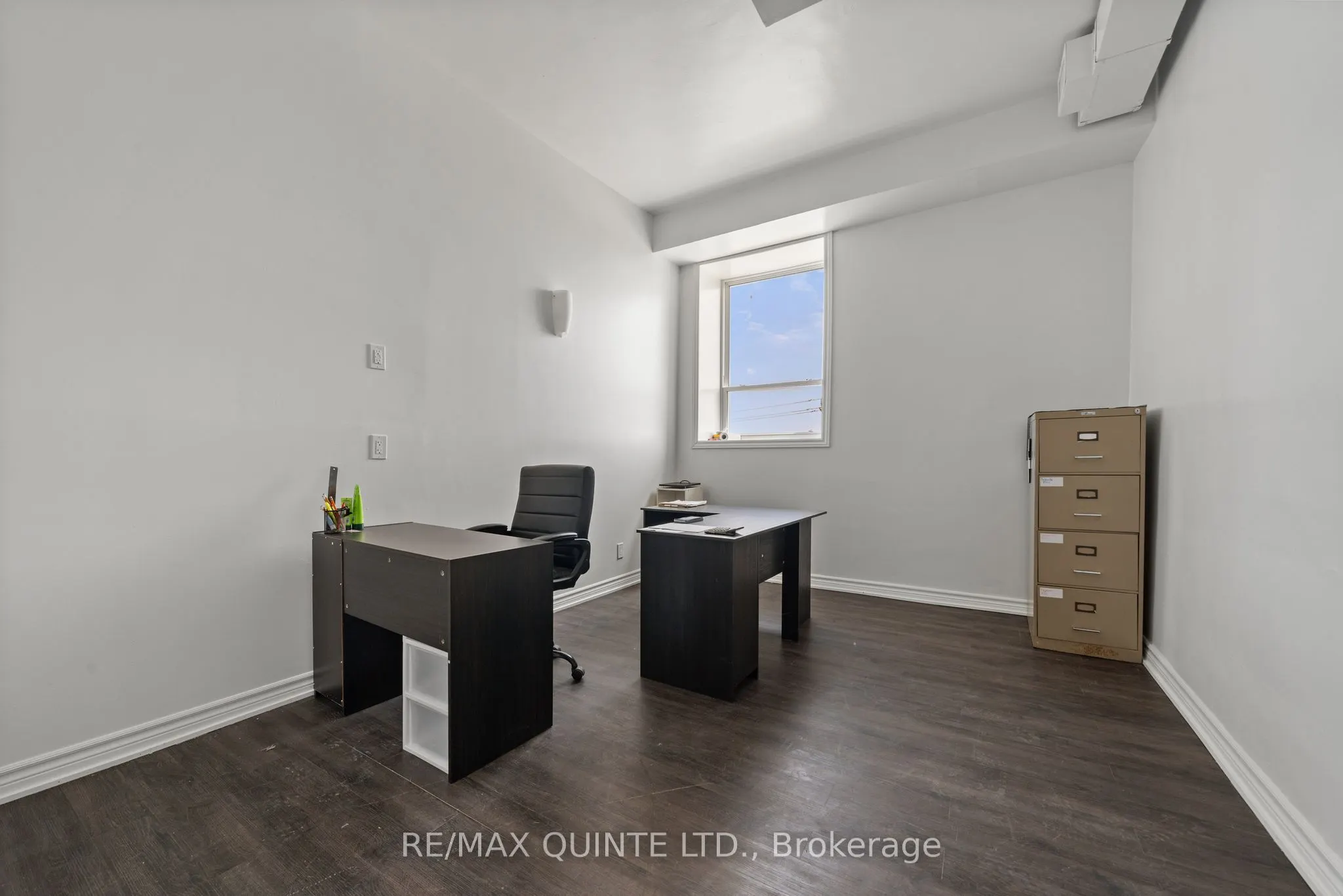 228 Dundas Street E