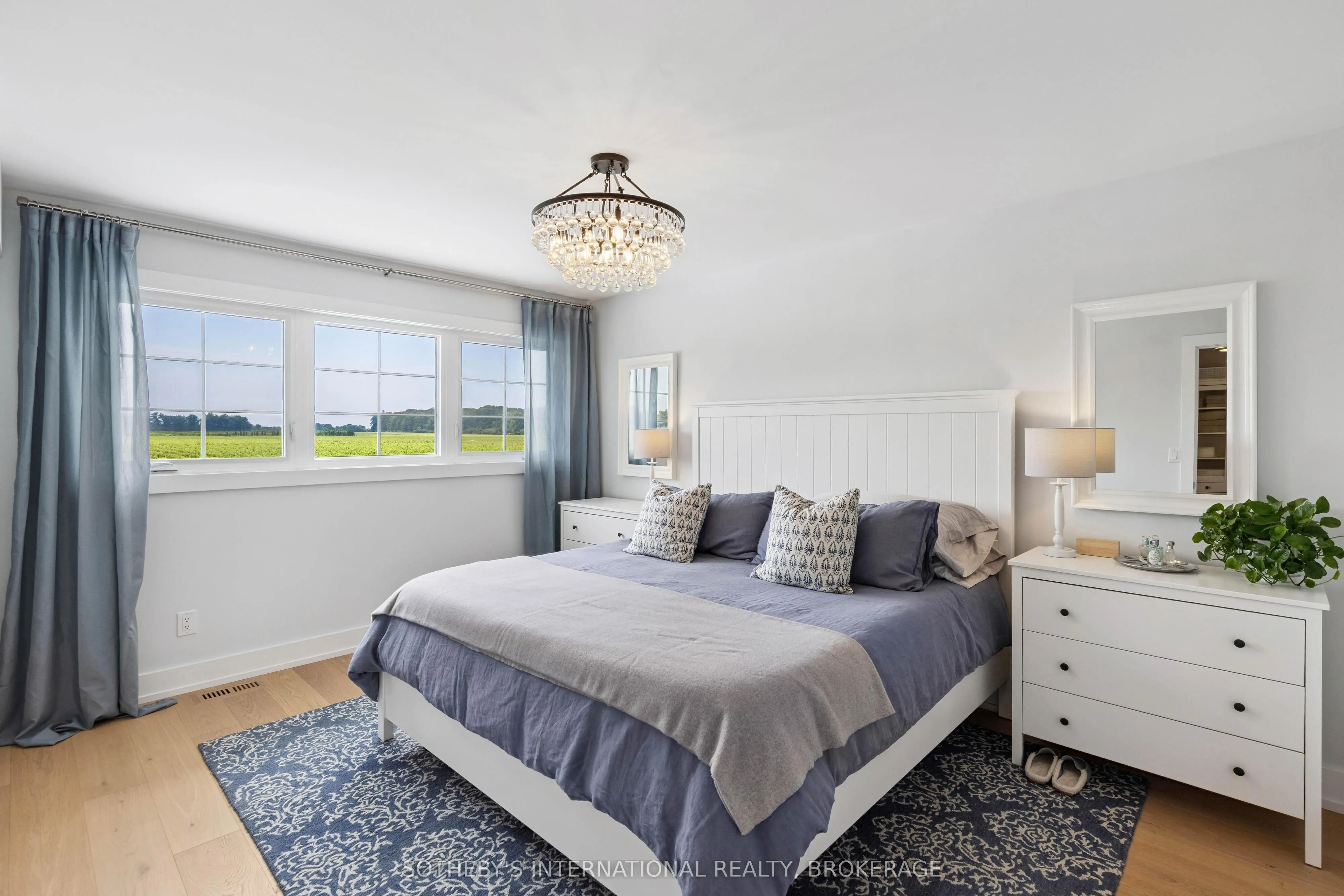 1219 Lakeshore Road