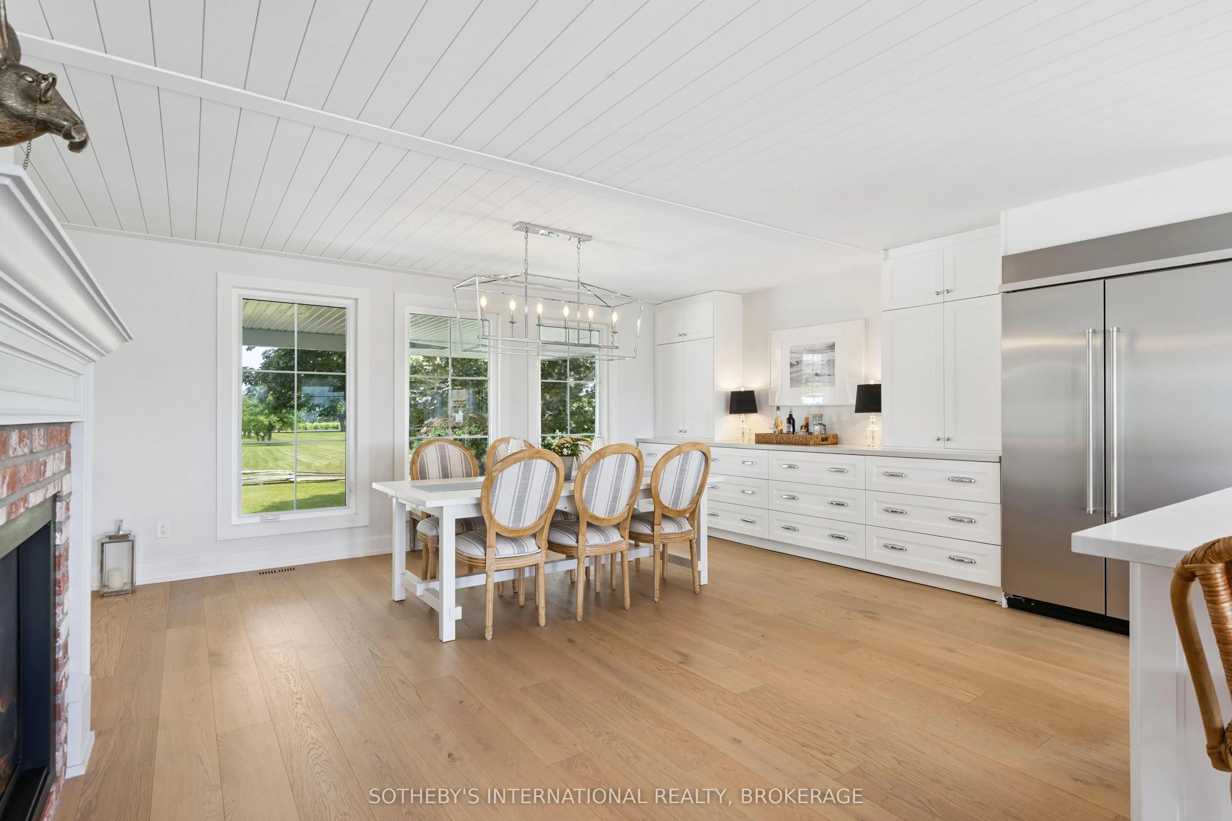 1219 Lakeshore Road