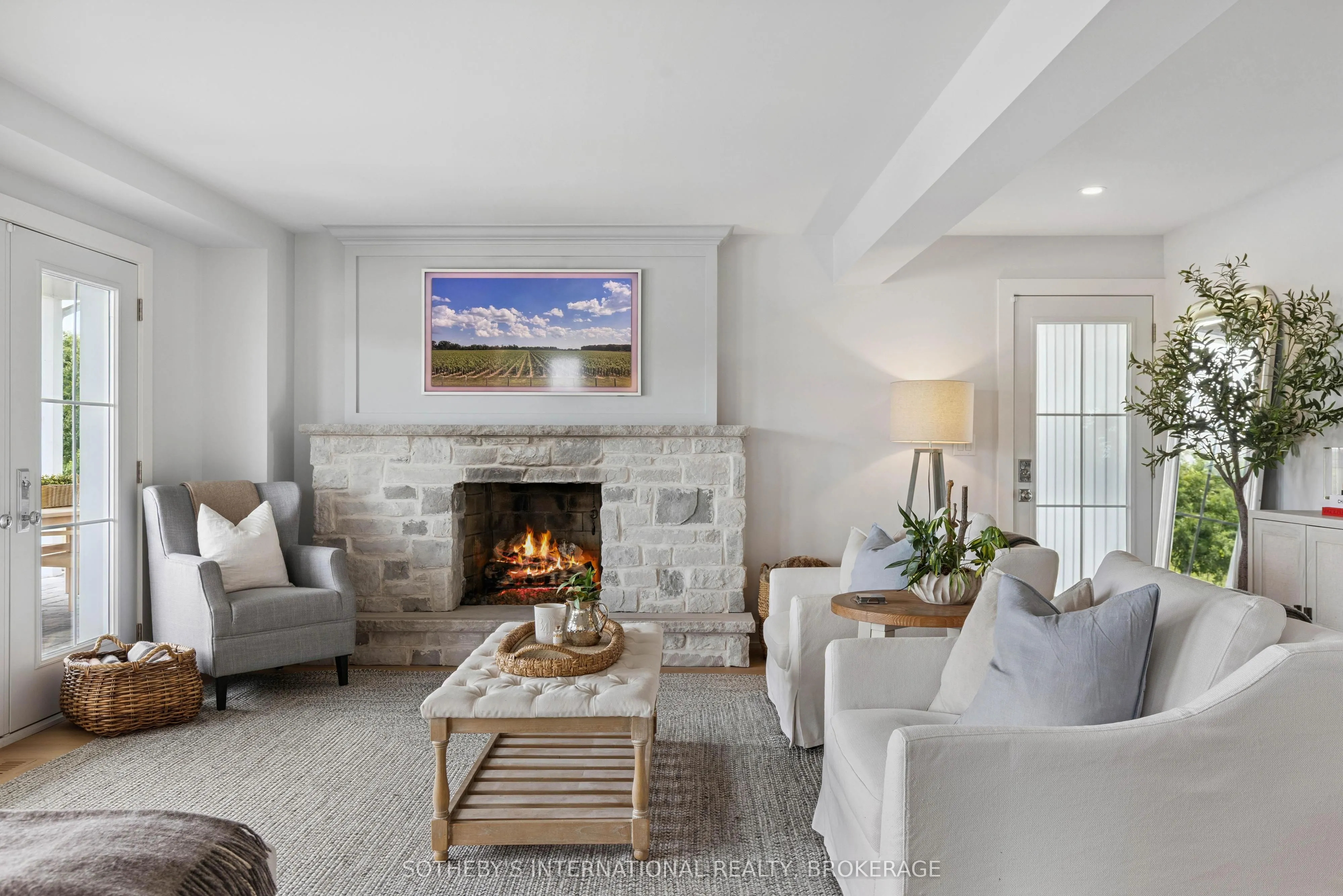 1219 Lakeshore Road