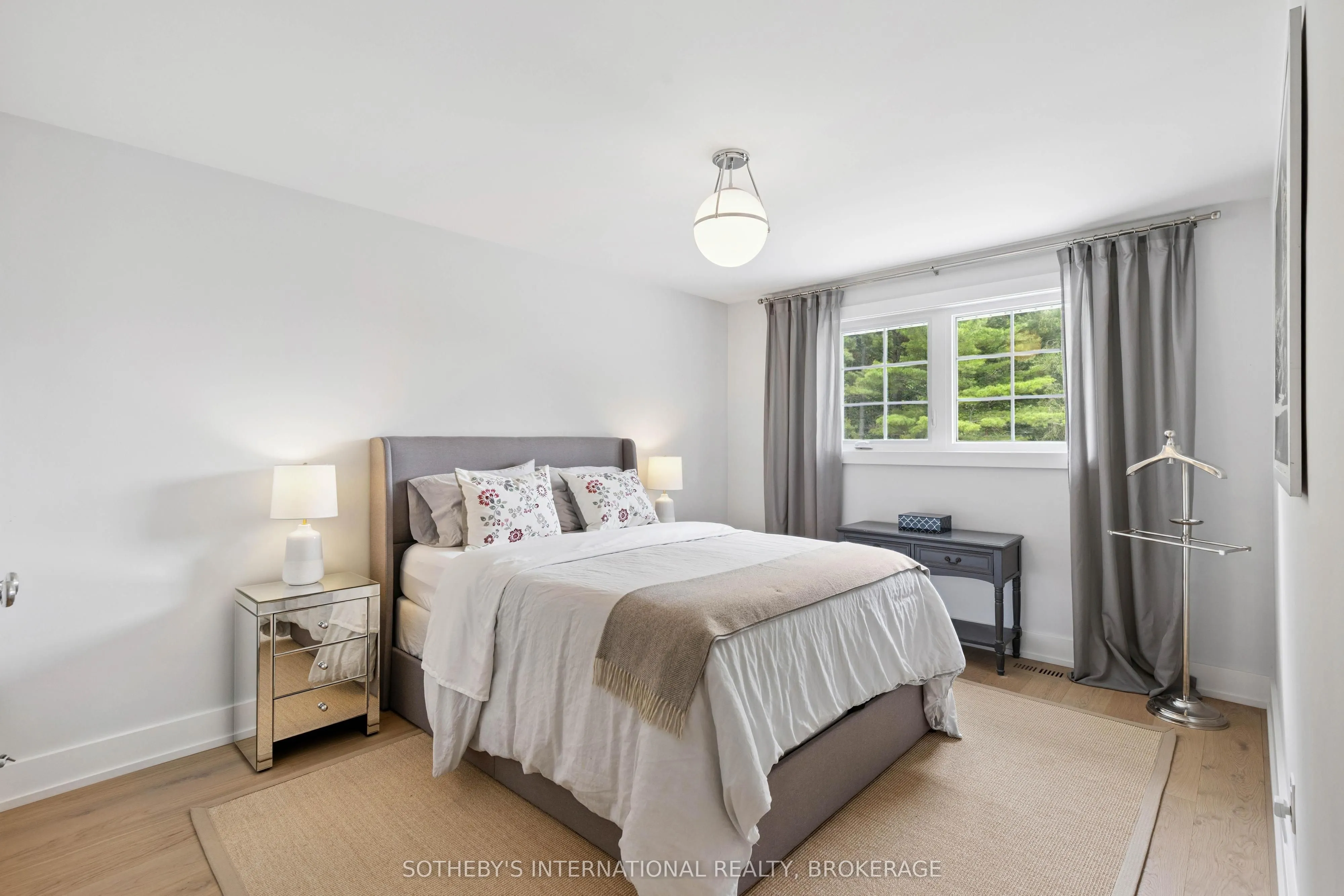 1219 Lakeshore Road