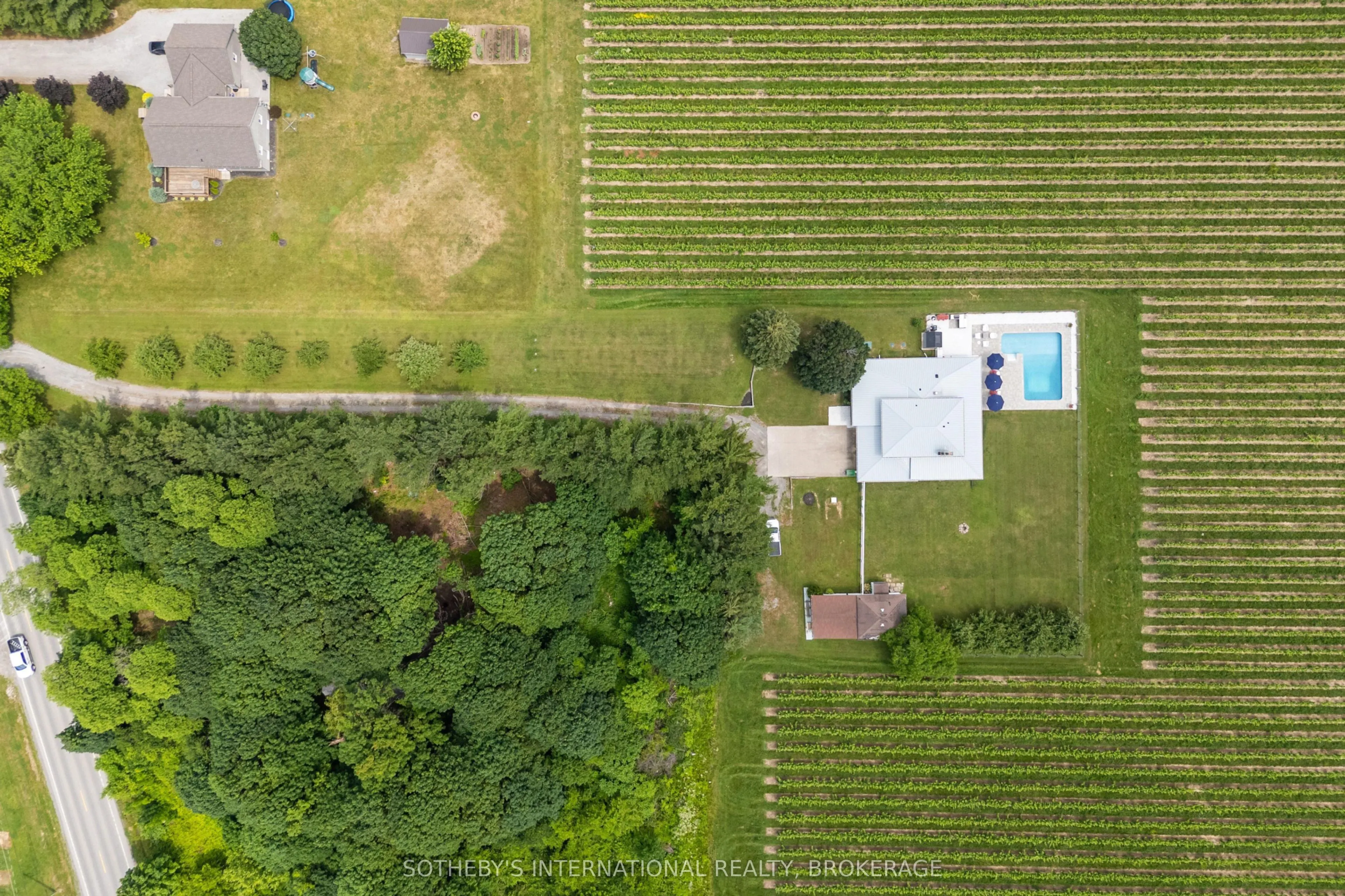 1219 Lakeshore Road