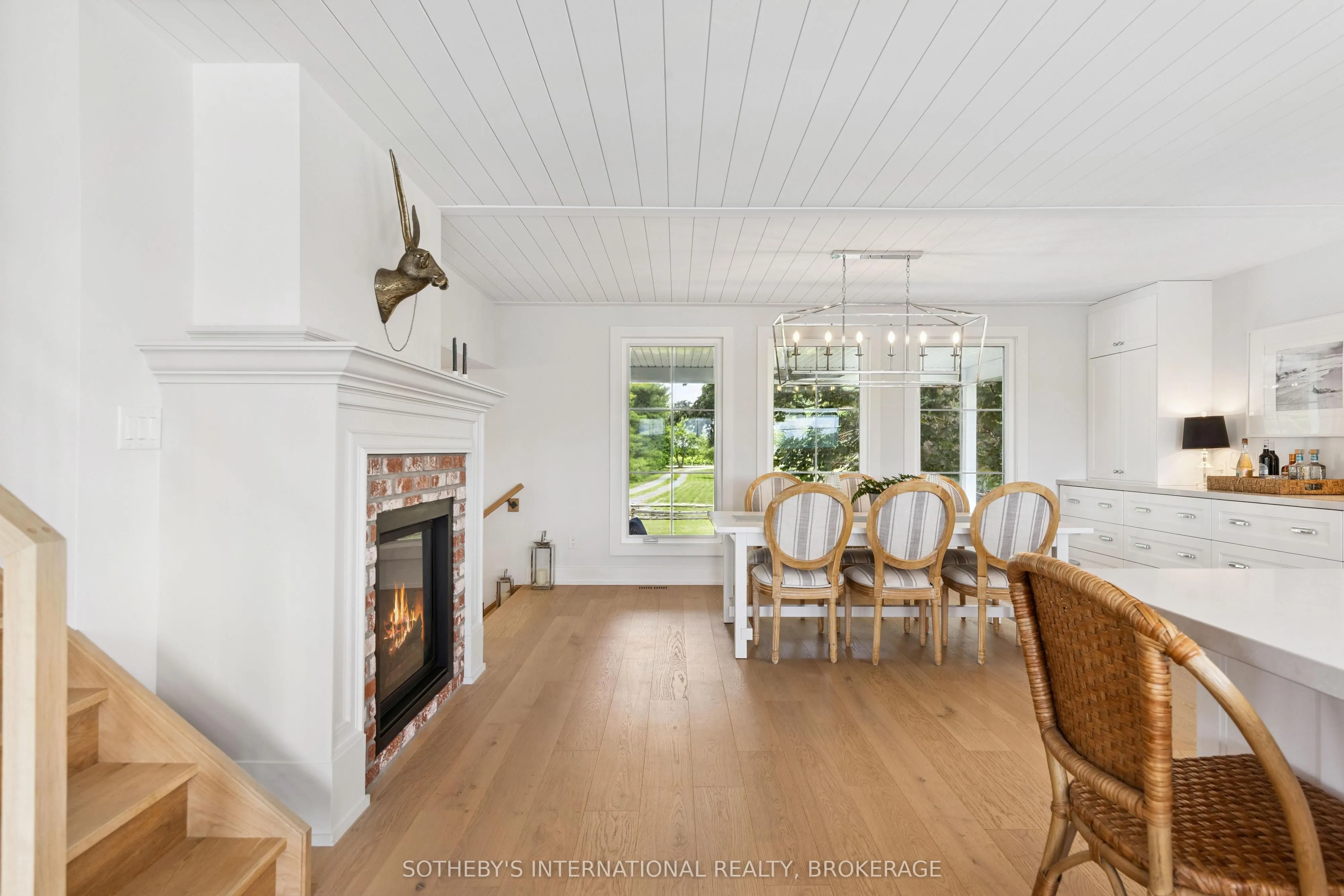 1219 Lakeshore Road