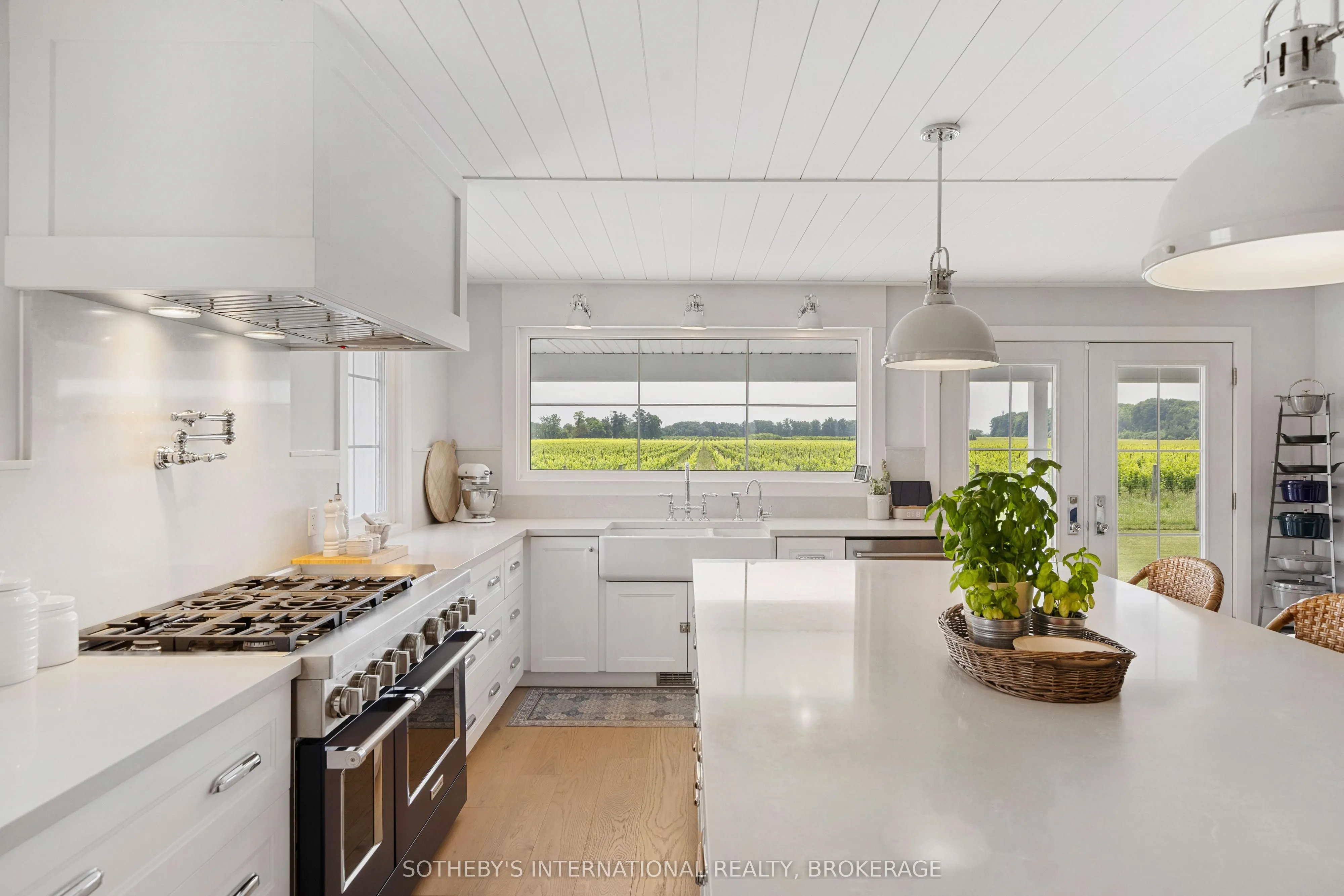 1219 Lakeshore Road