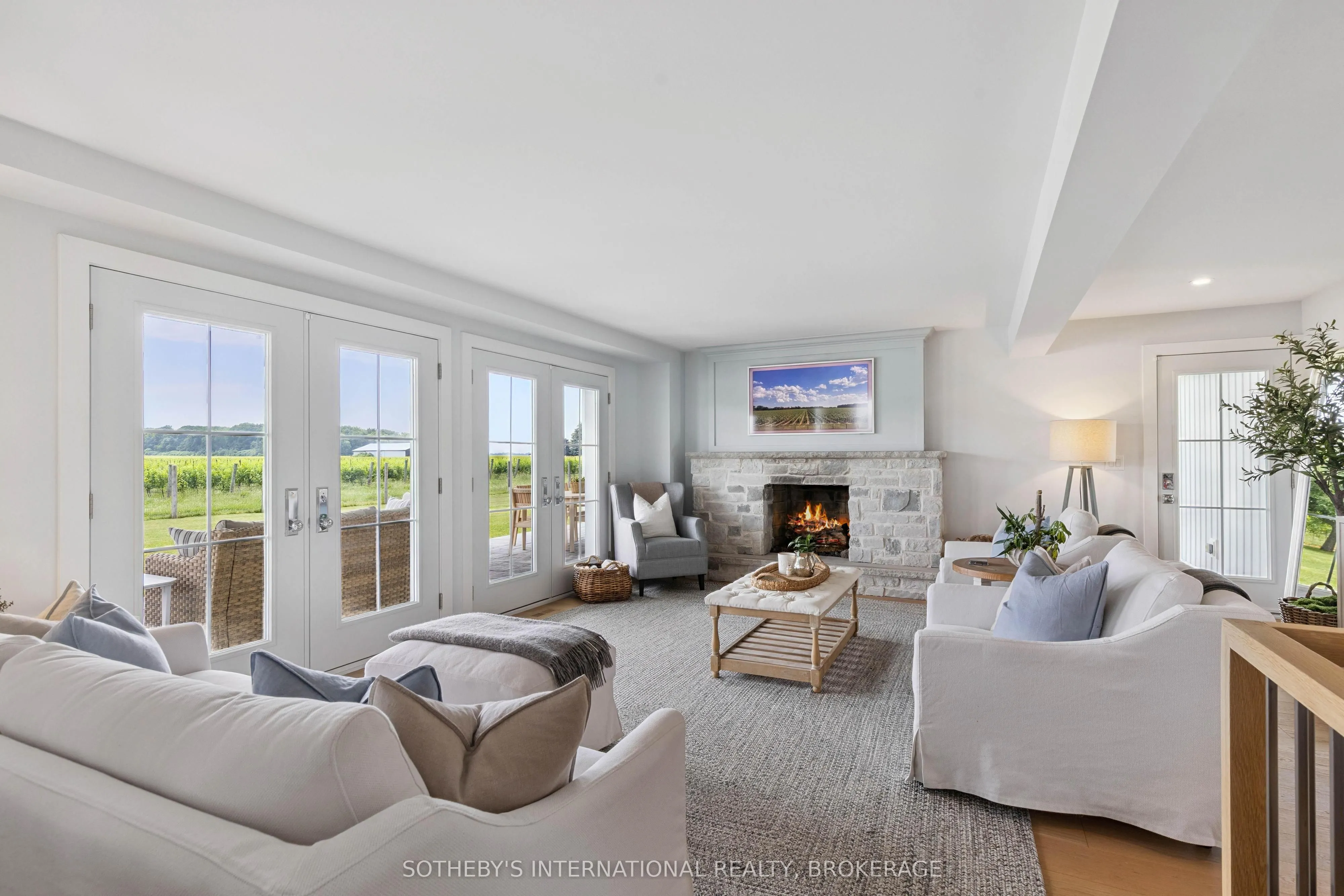 1219 Lakeshore Road