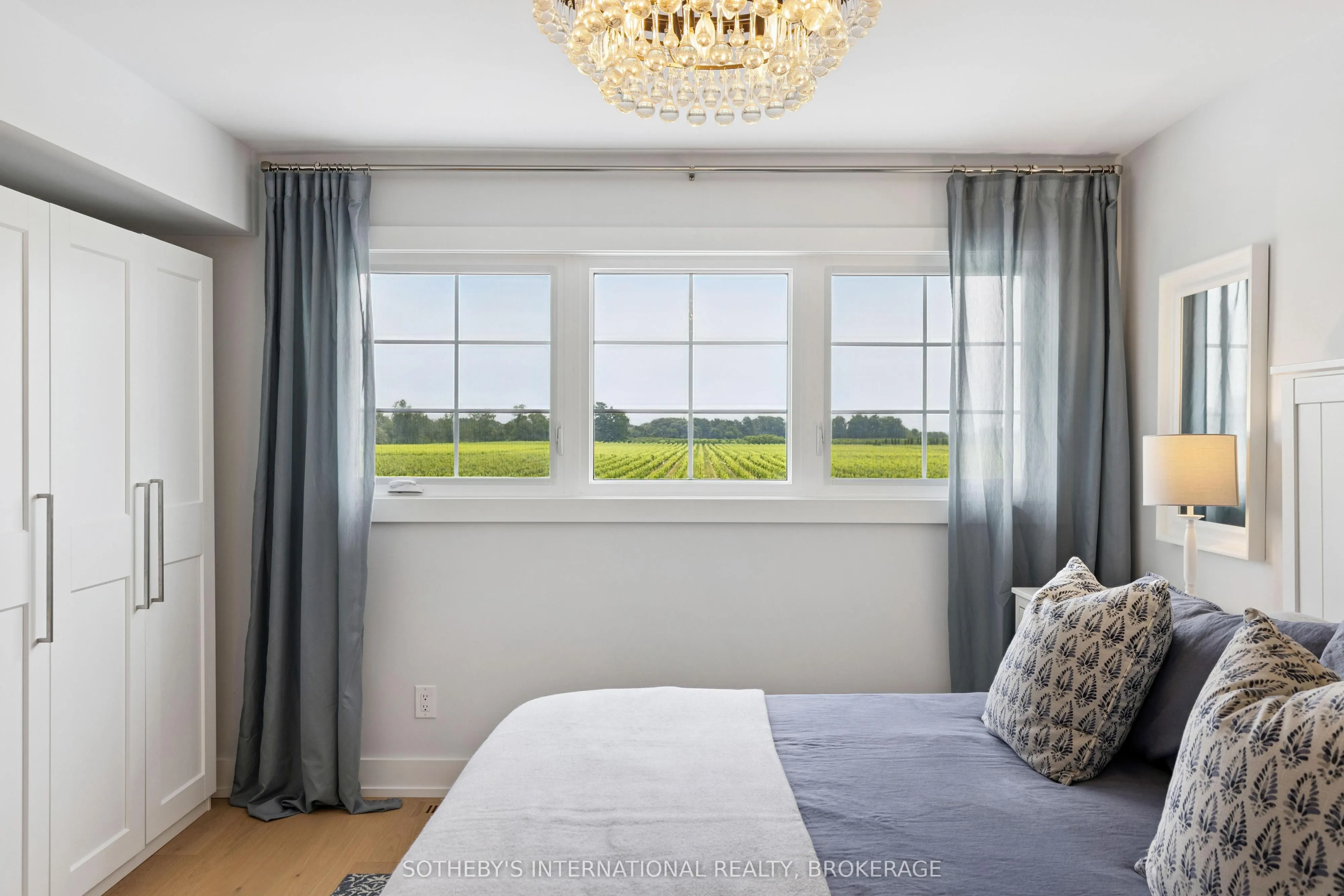 1219 Lakeshore Road