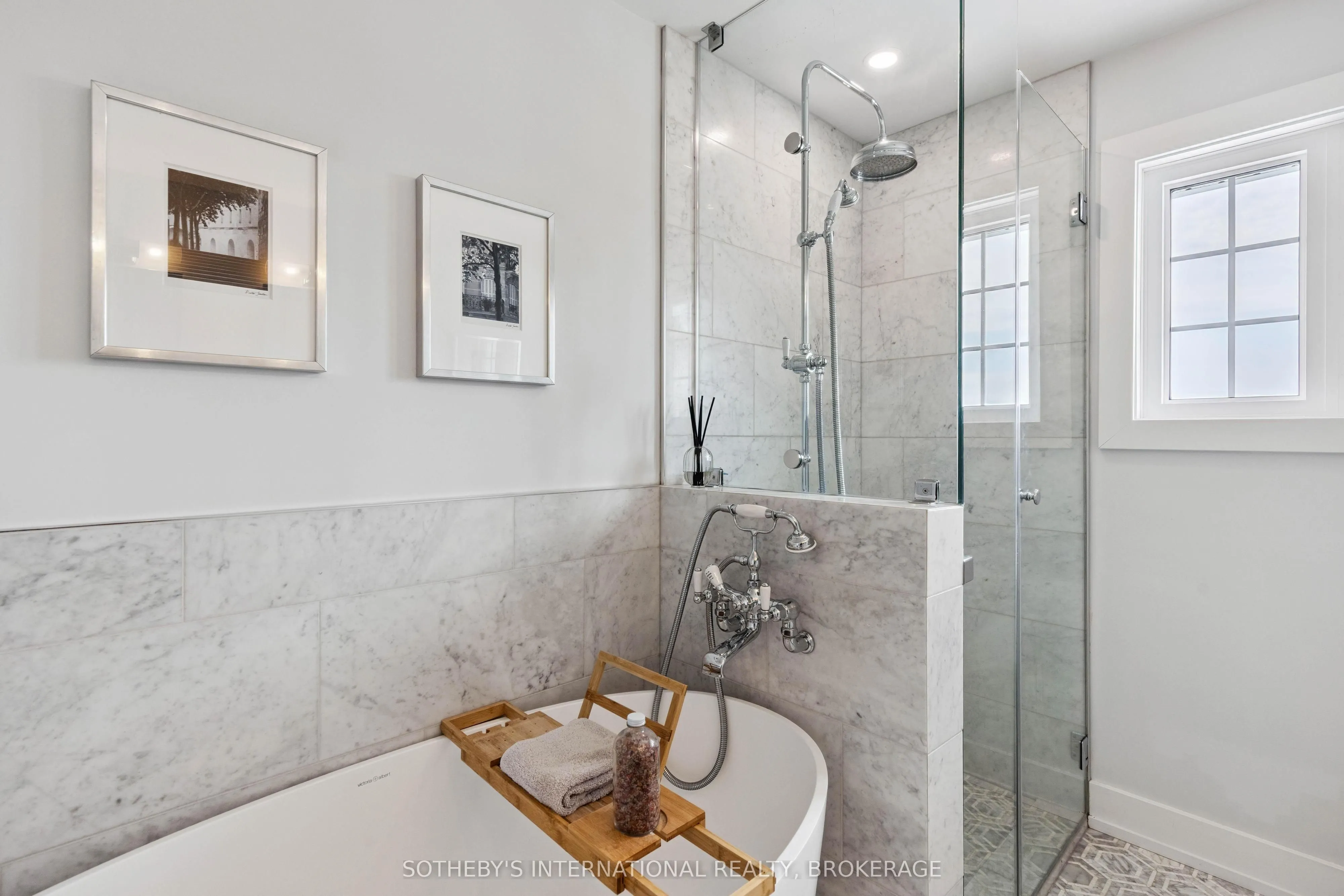 1219 Lakeshore Road