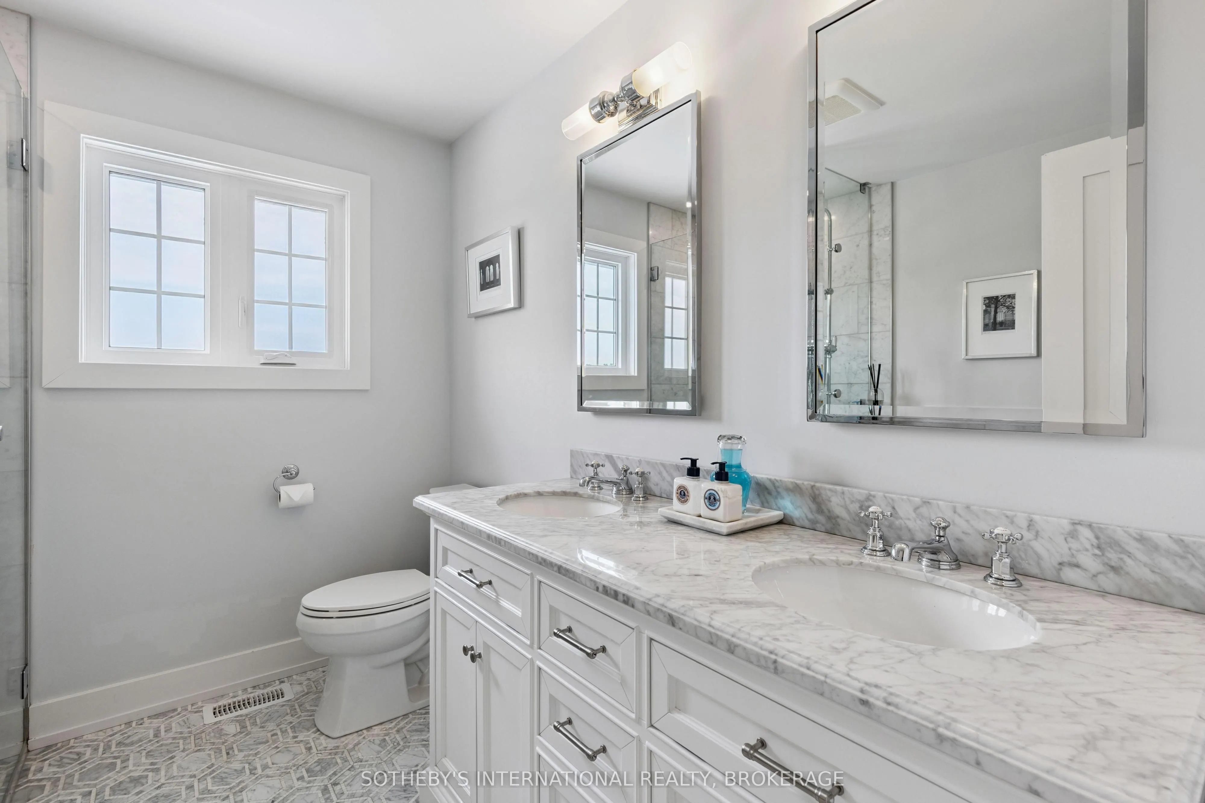 1219 Lakeshore Road
