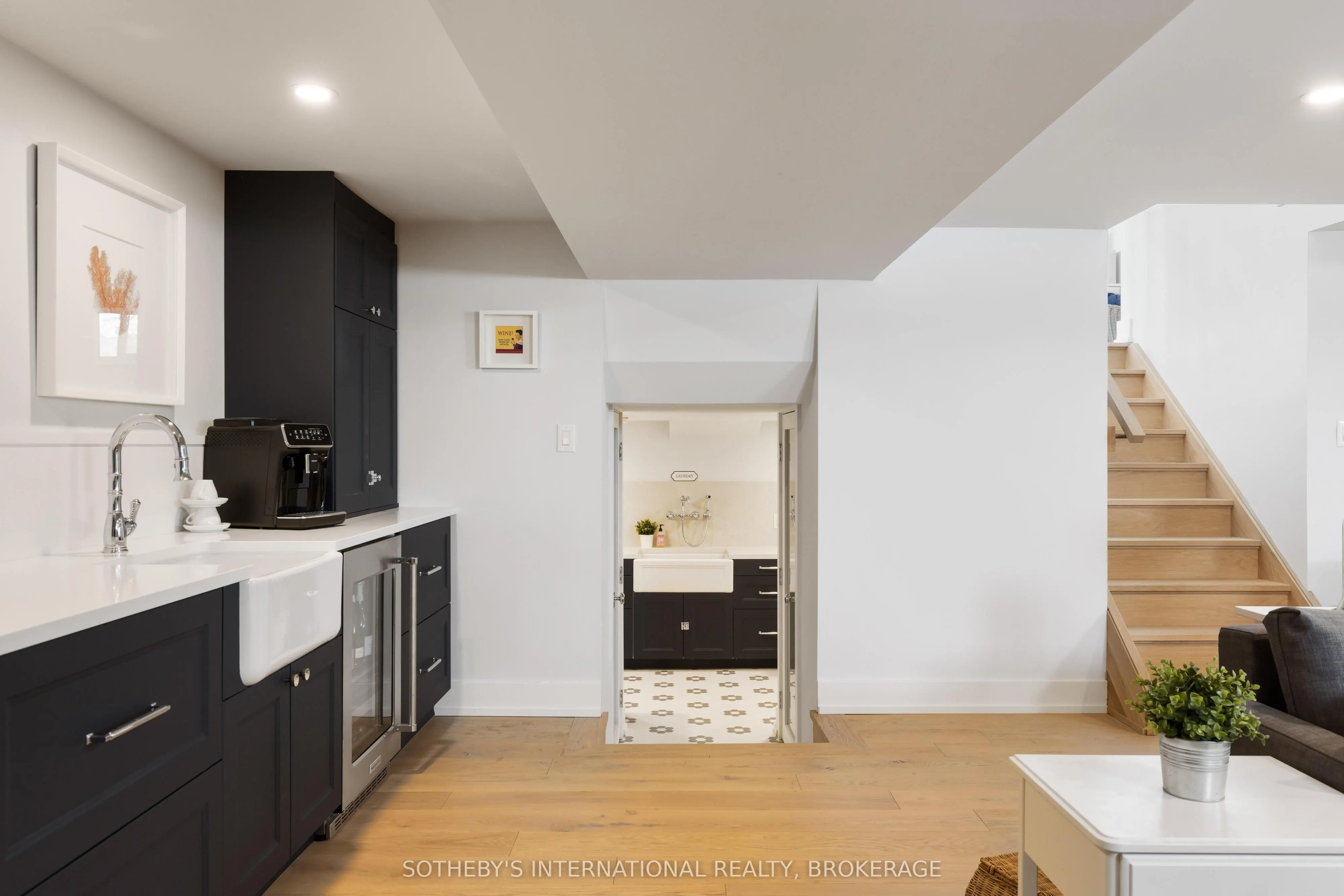 1219 Lakeshore Road