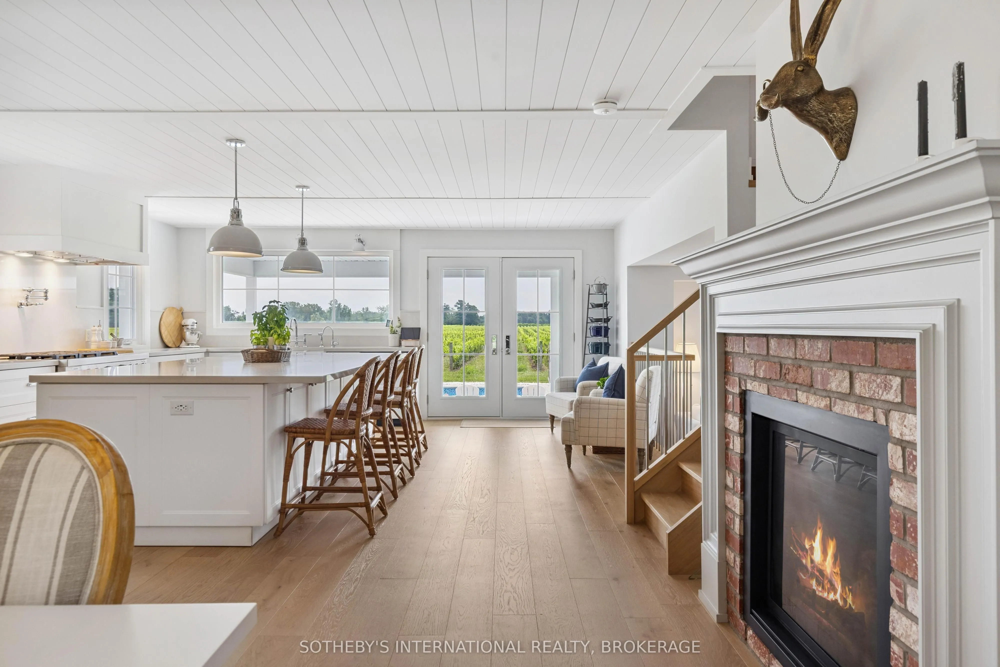 1219 Lakeshore Road