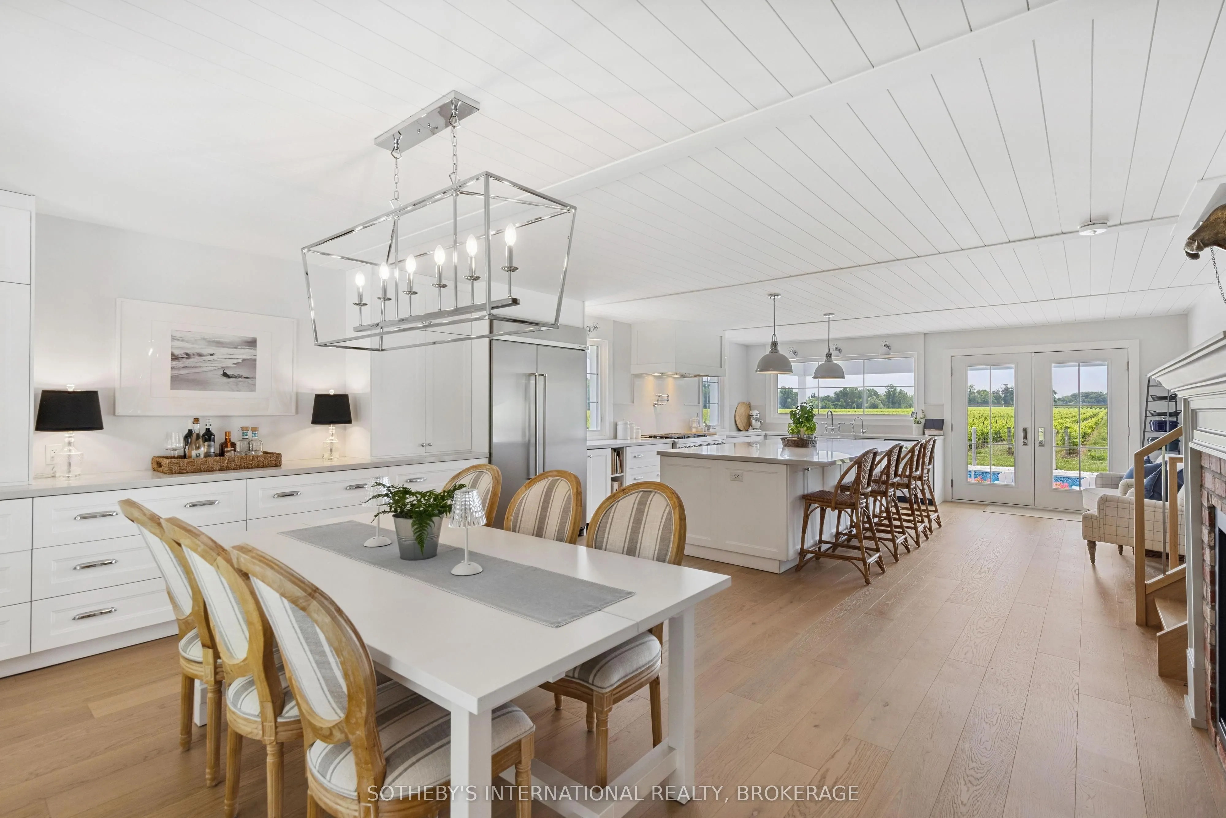 1219 Lakeshore Road