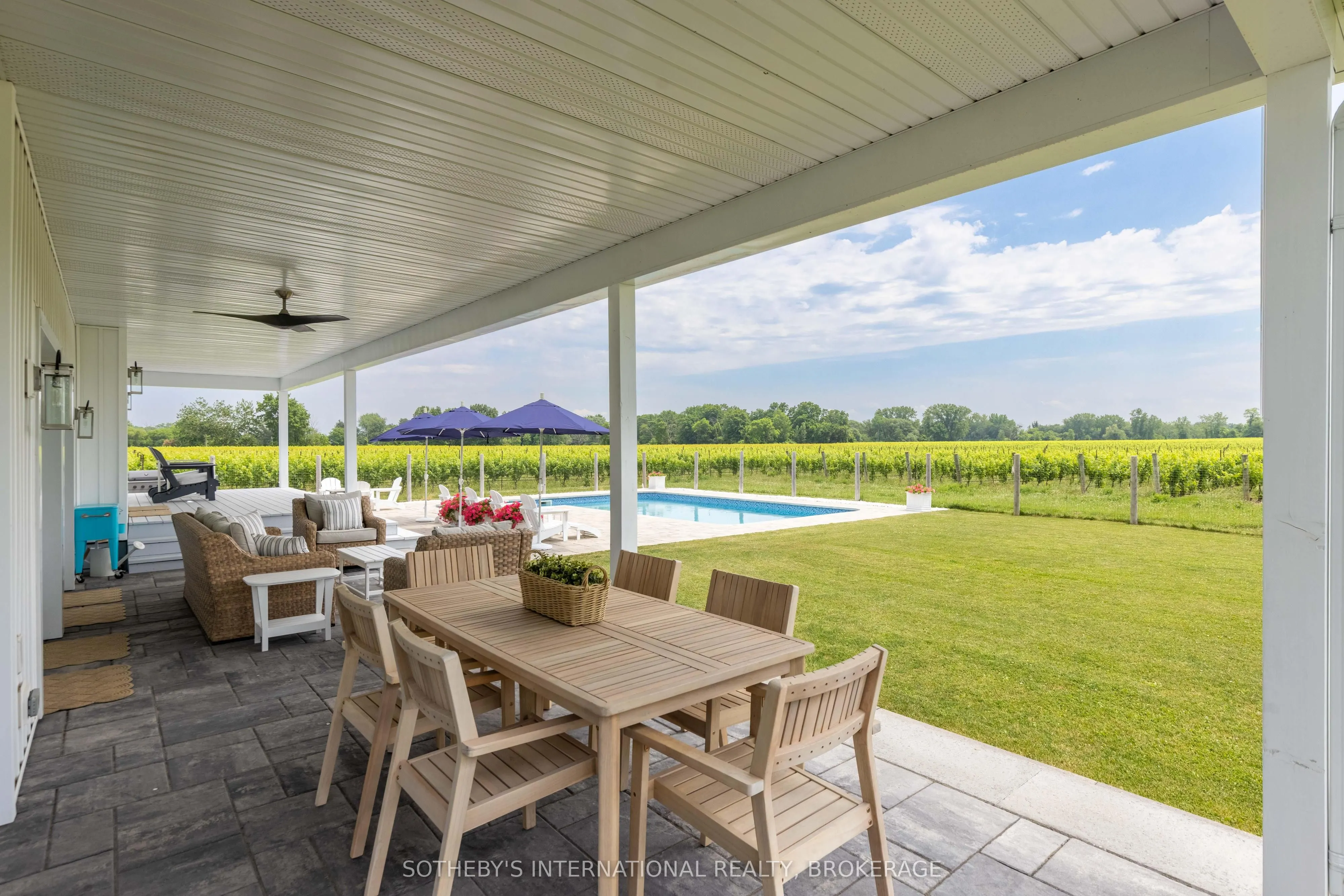 1219 Lakeshore Road