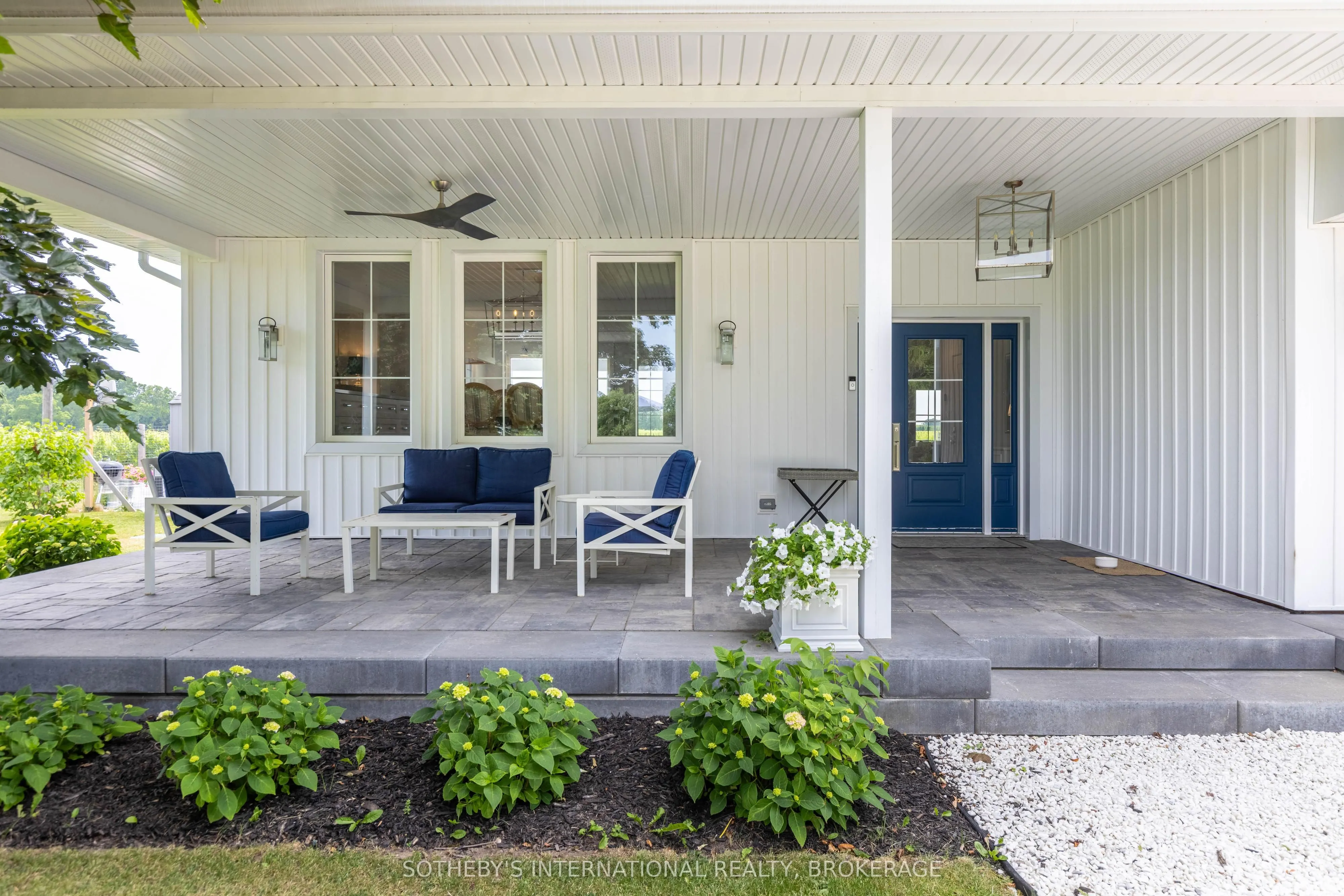 1219 Lakeshore Road