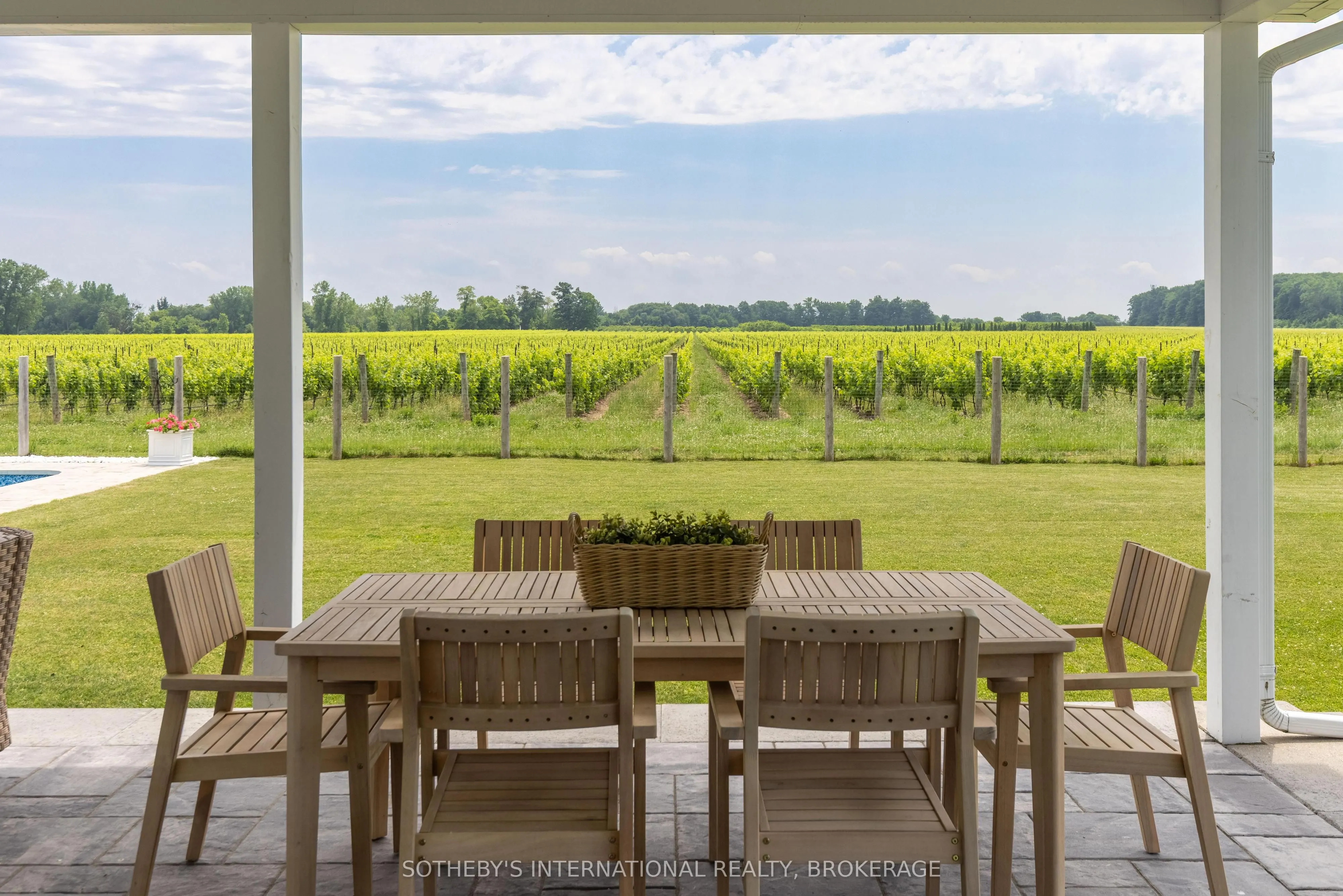 1219 Lakeshore Road
