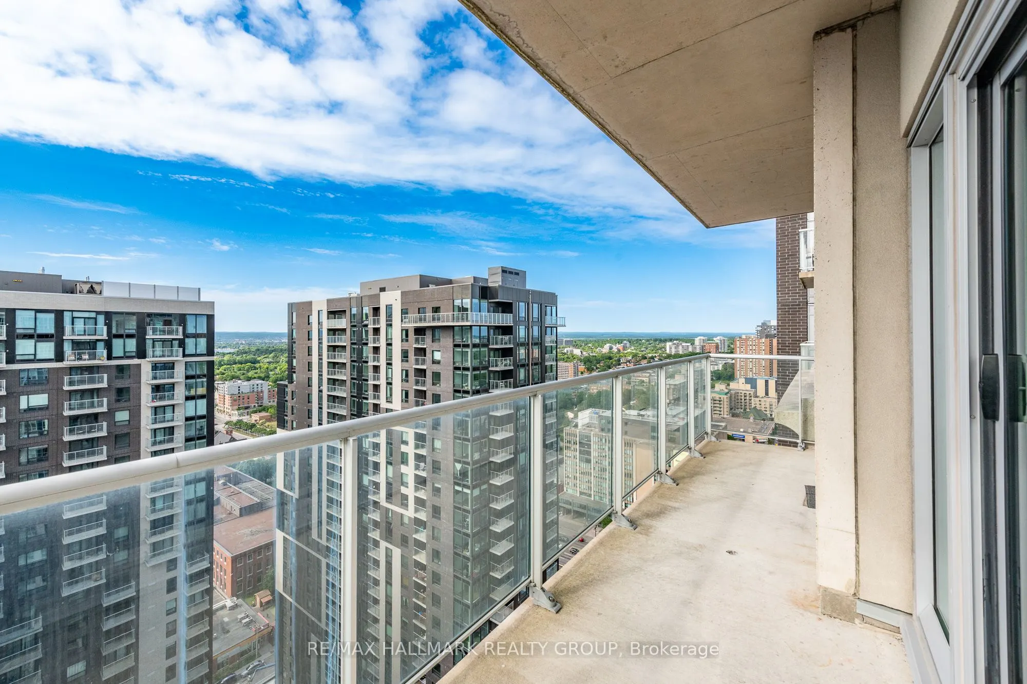 242 Rideau Street, #PH1-2702
