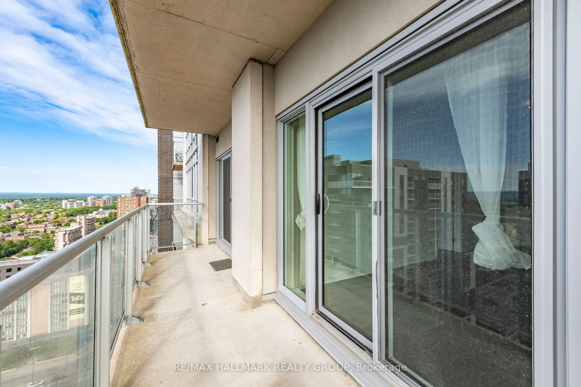 242 Rideau Street, #PH1-2702