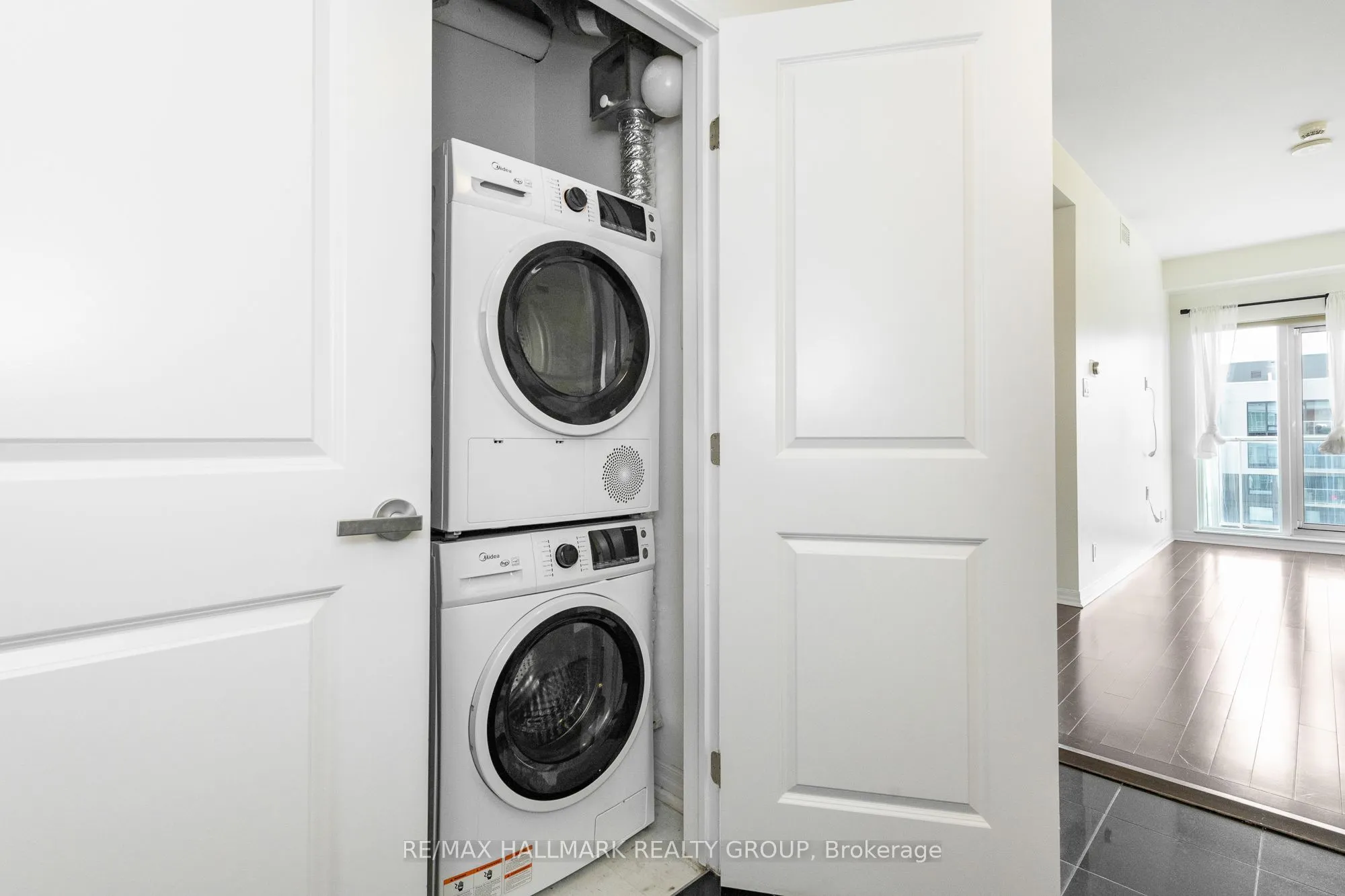 242 Rideau Street, #PH1-2702