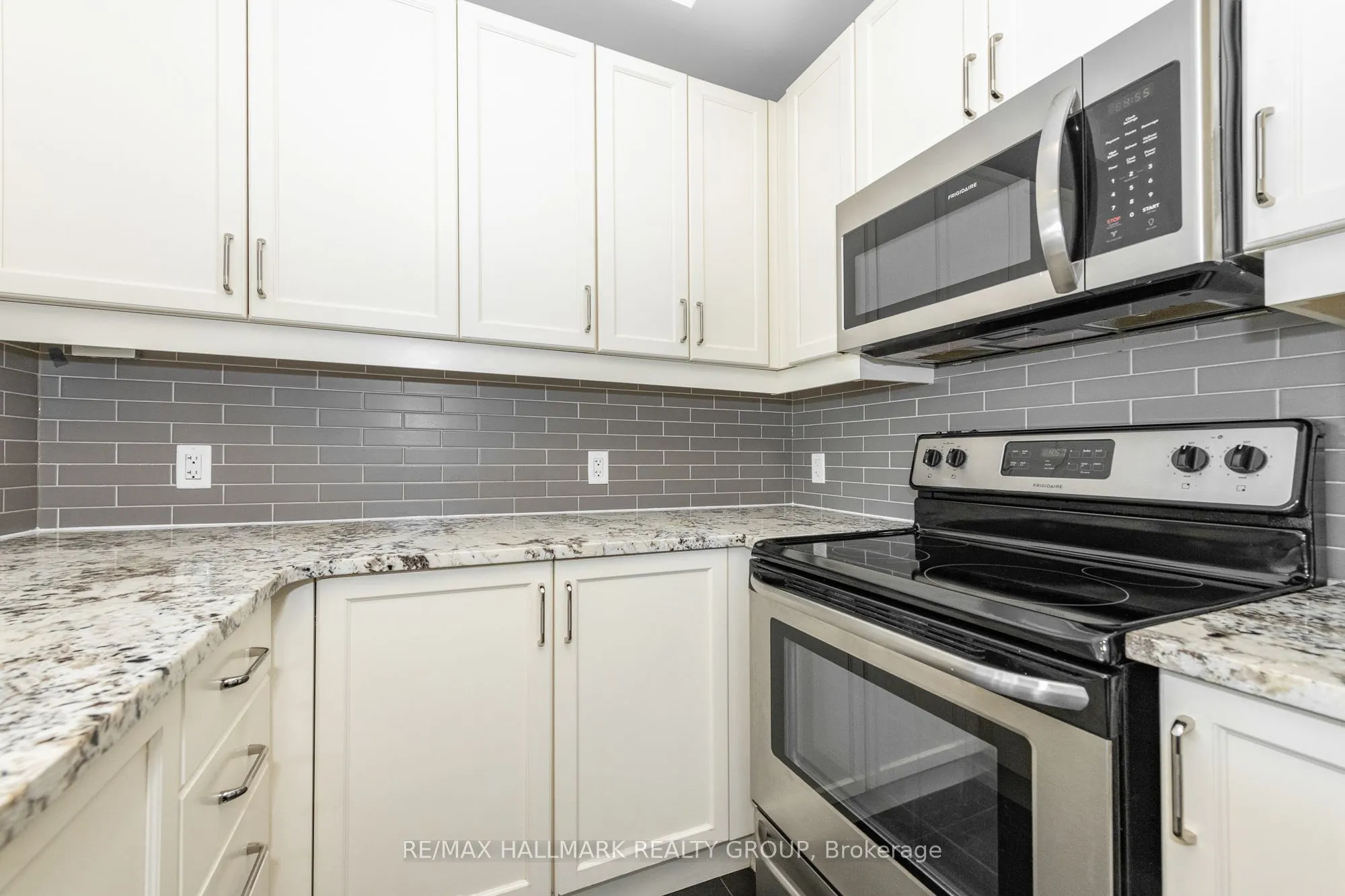 242 Rideau Street, #PH1-2702