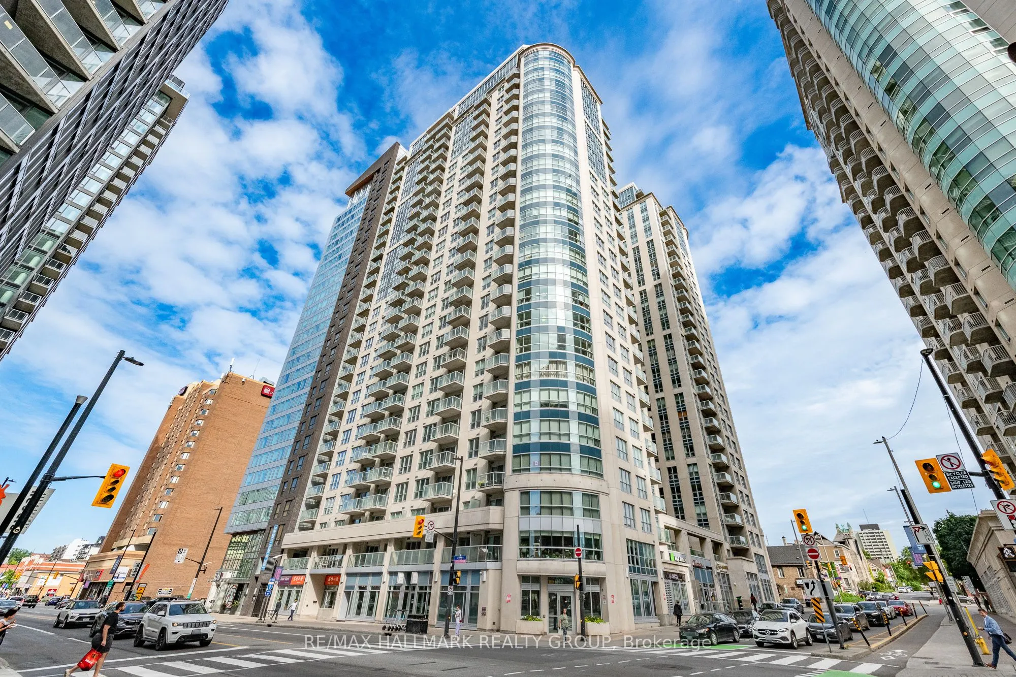 242 Rideau Street, #PH1-2702