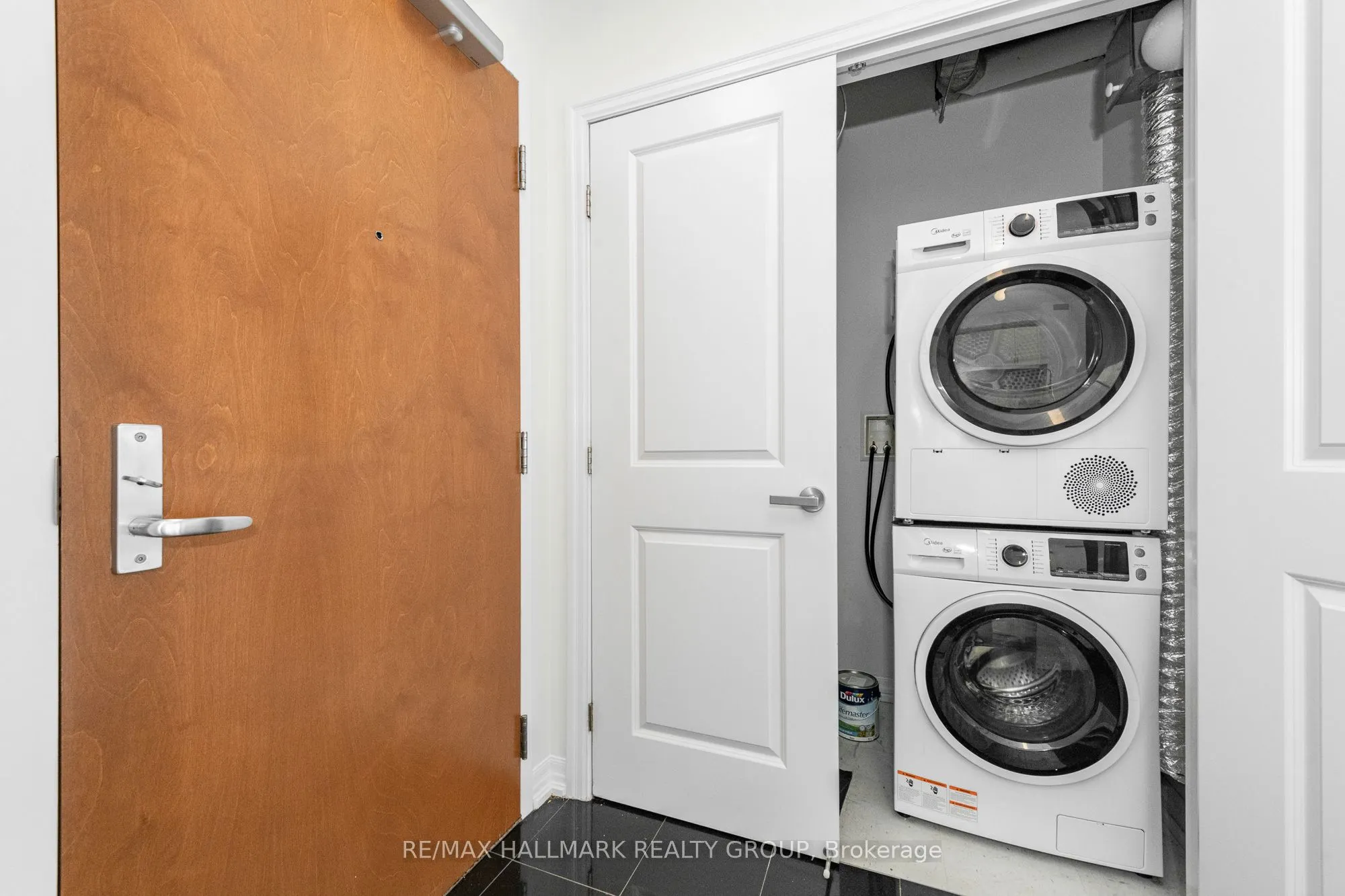 242 Rideau Street, #PH1-2702