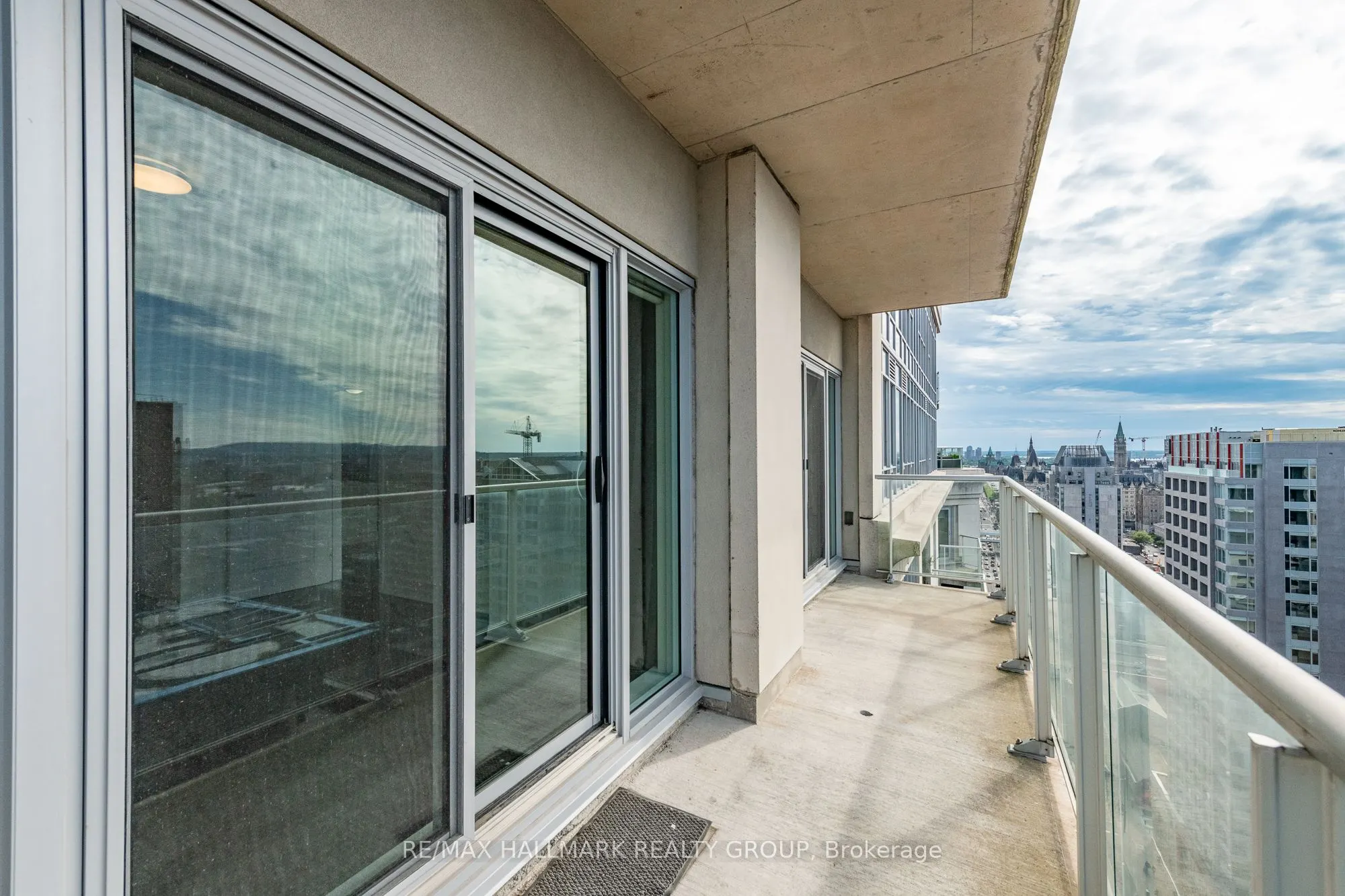 242 Rideau Street, #PH1-2702