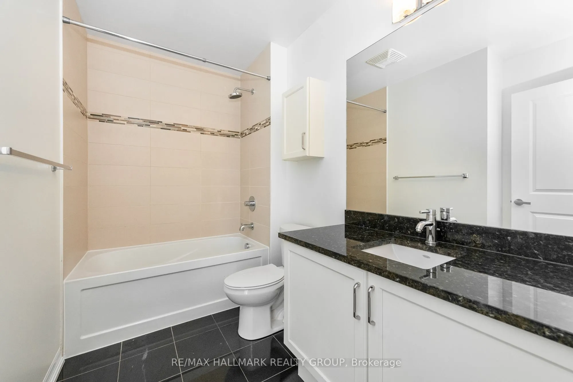 242 Rideau Street, #PH1-2702