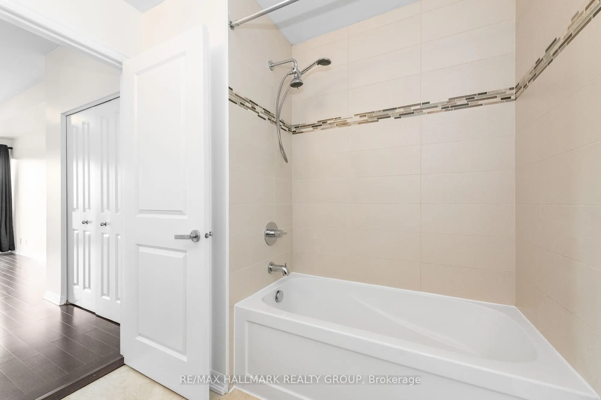 242 Rideau Street, #PH1-2702