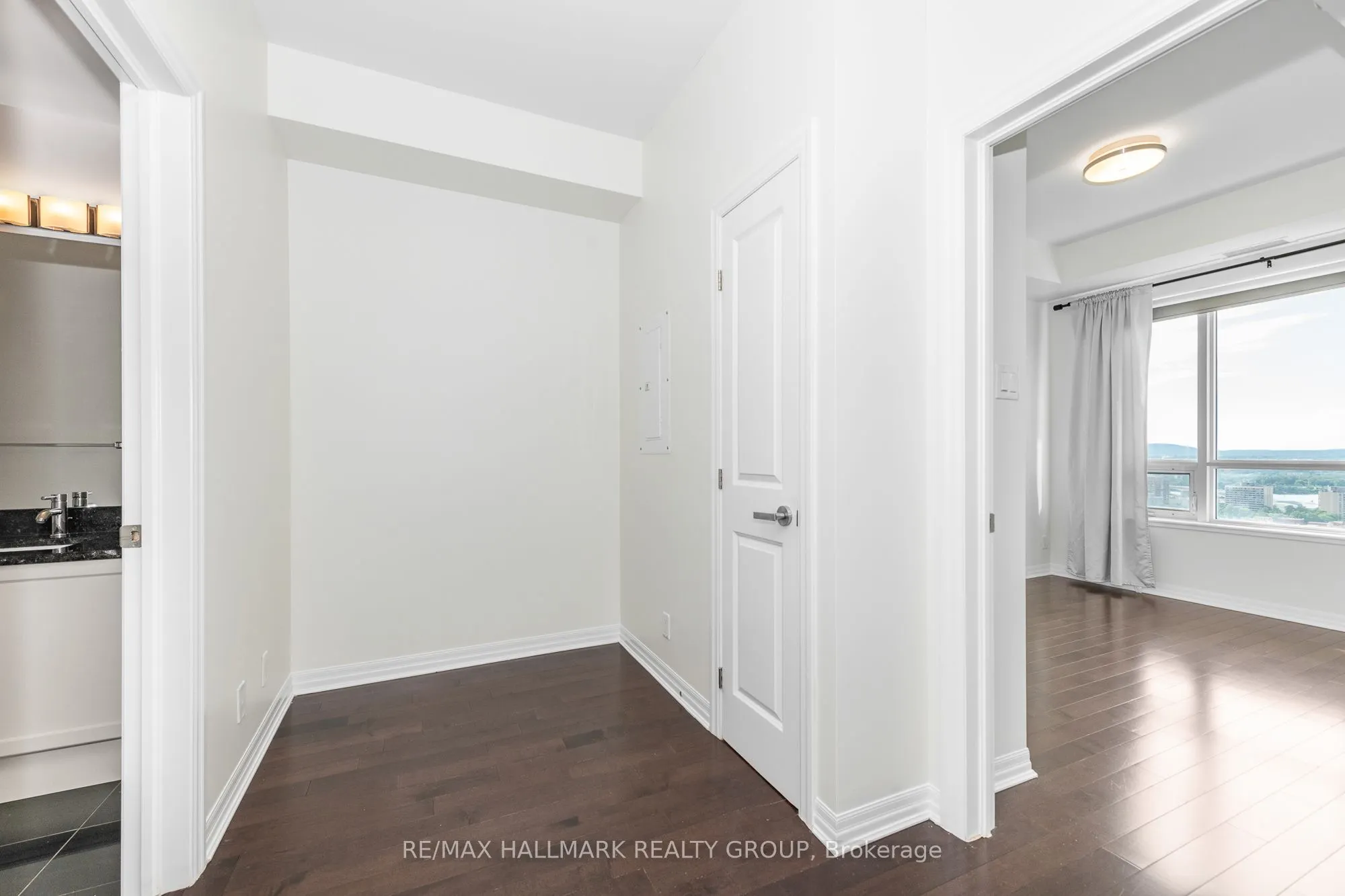 242 Rideau Street, #PH1-2702