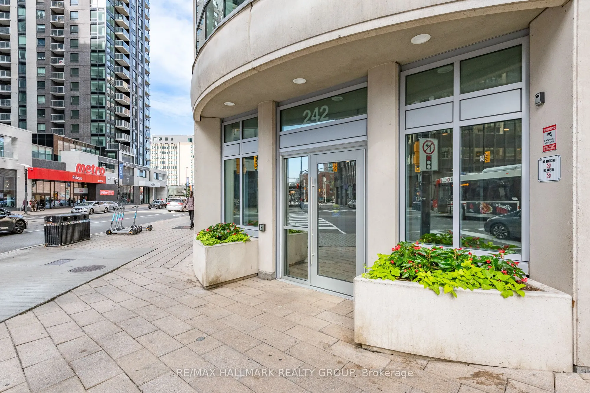 242 Rideau Street, #PH1-2702