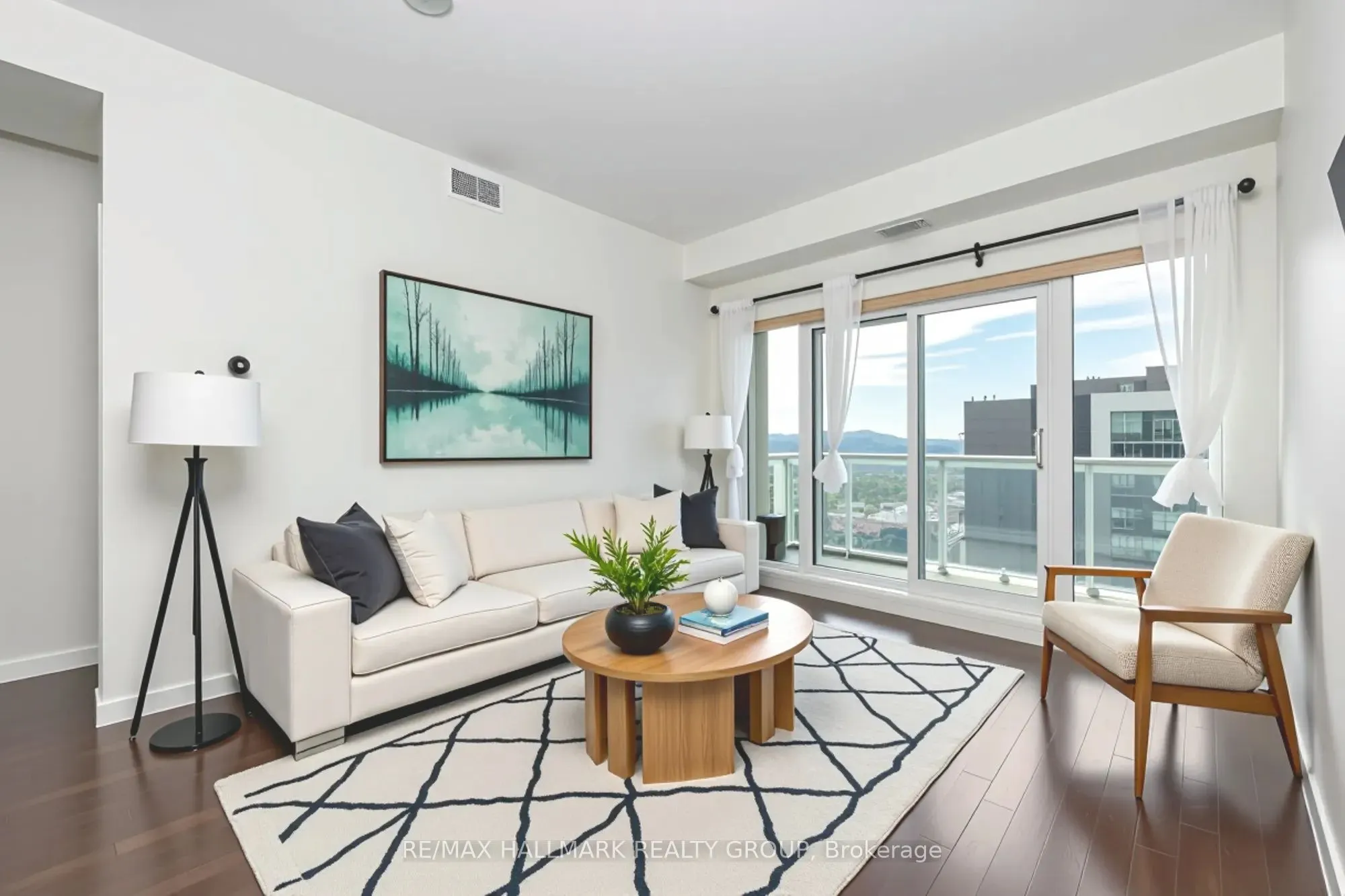 242 Rideau Street, #PH1-2702