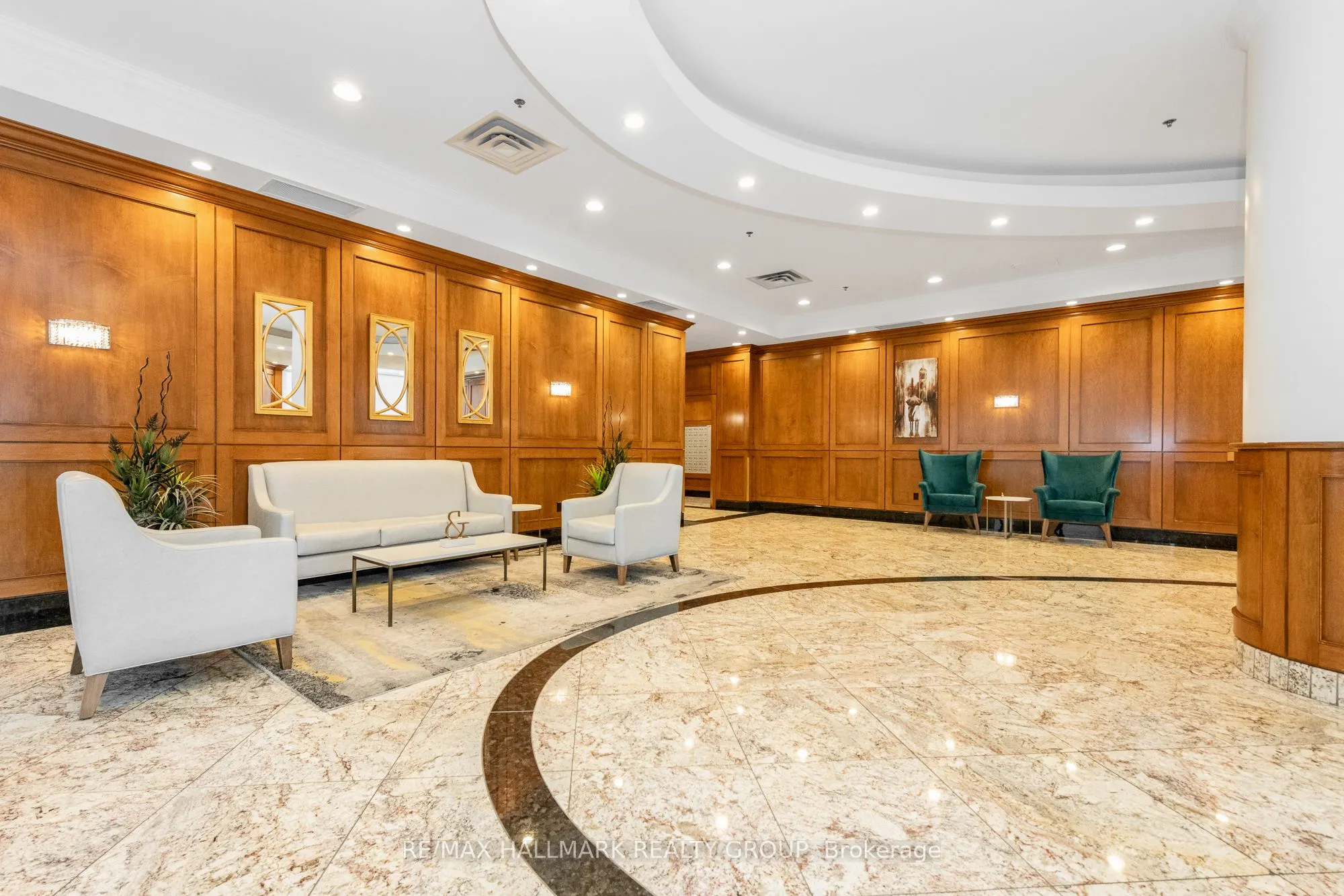 242 Rideau Street, #PH1-2702
