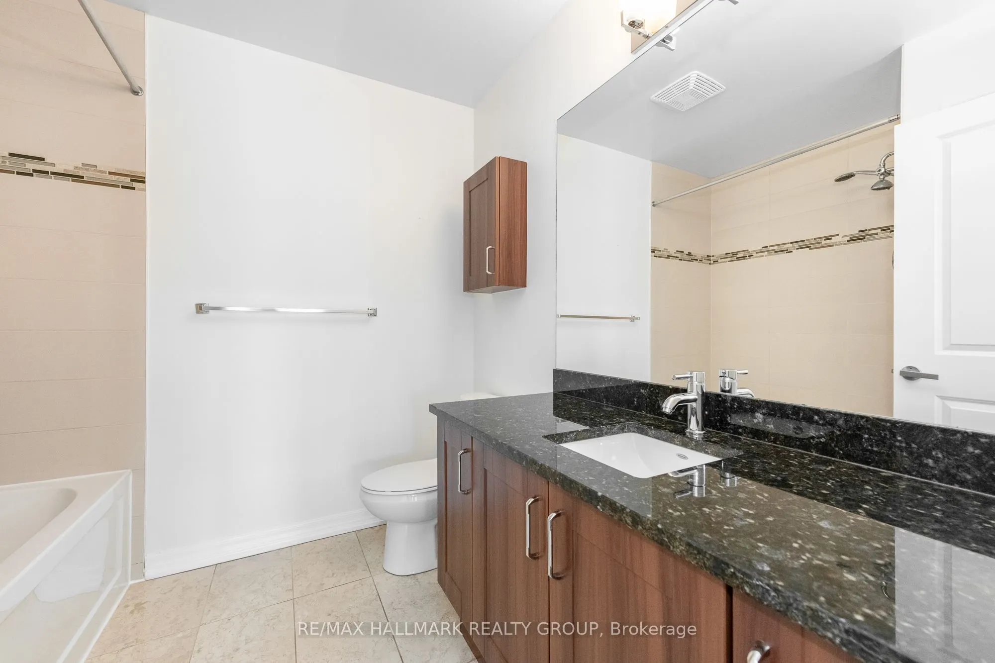 242 Rideau Street, #PH1-2702