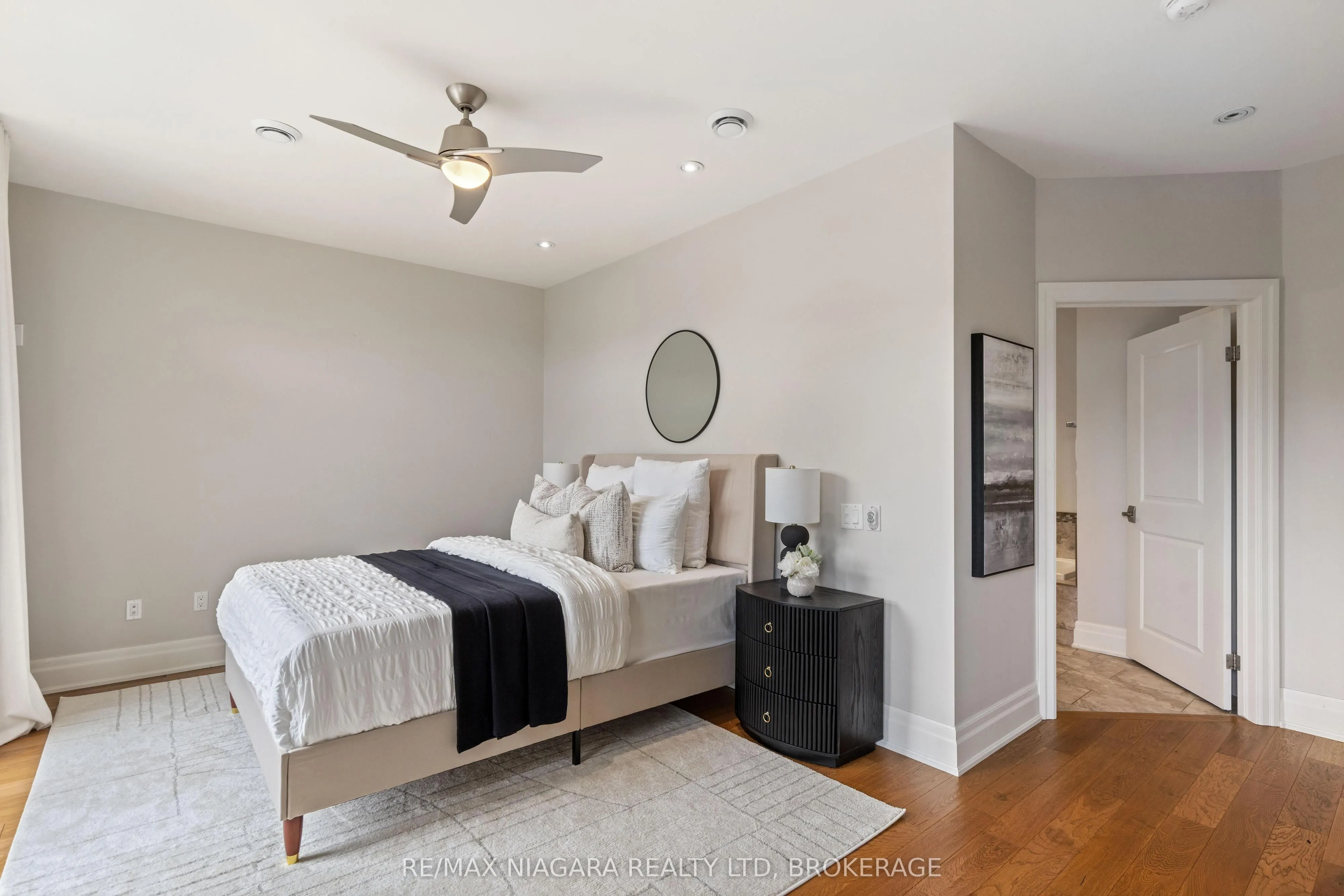 4 Aberdeen Lane S, #5