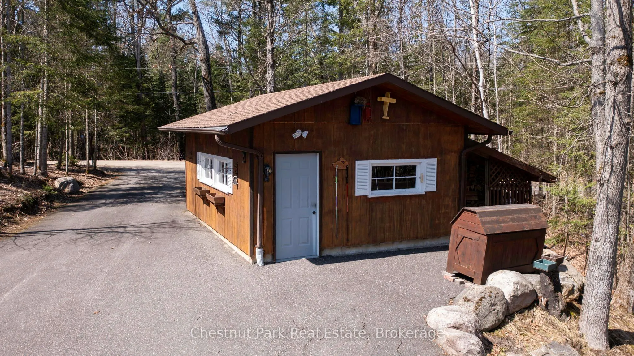 1183 Dickie Lake Road W