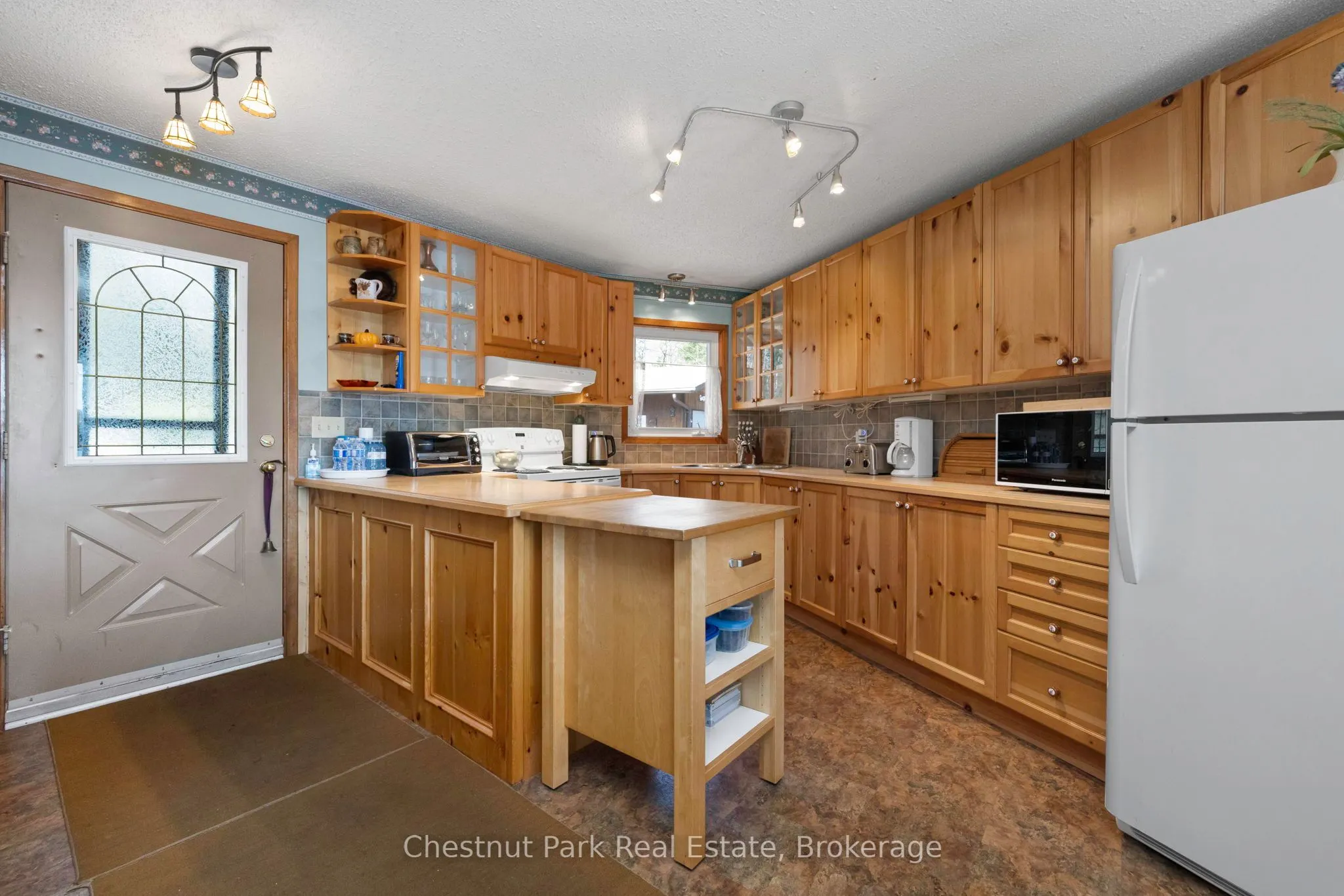 1183 Dickie Lake Road W