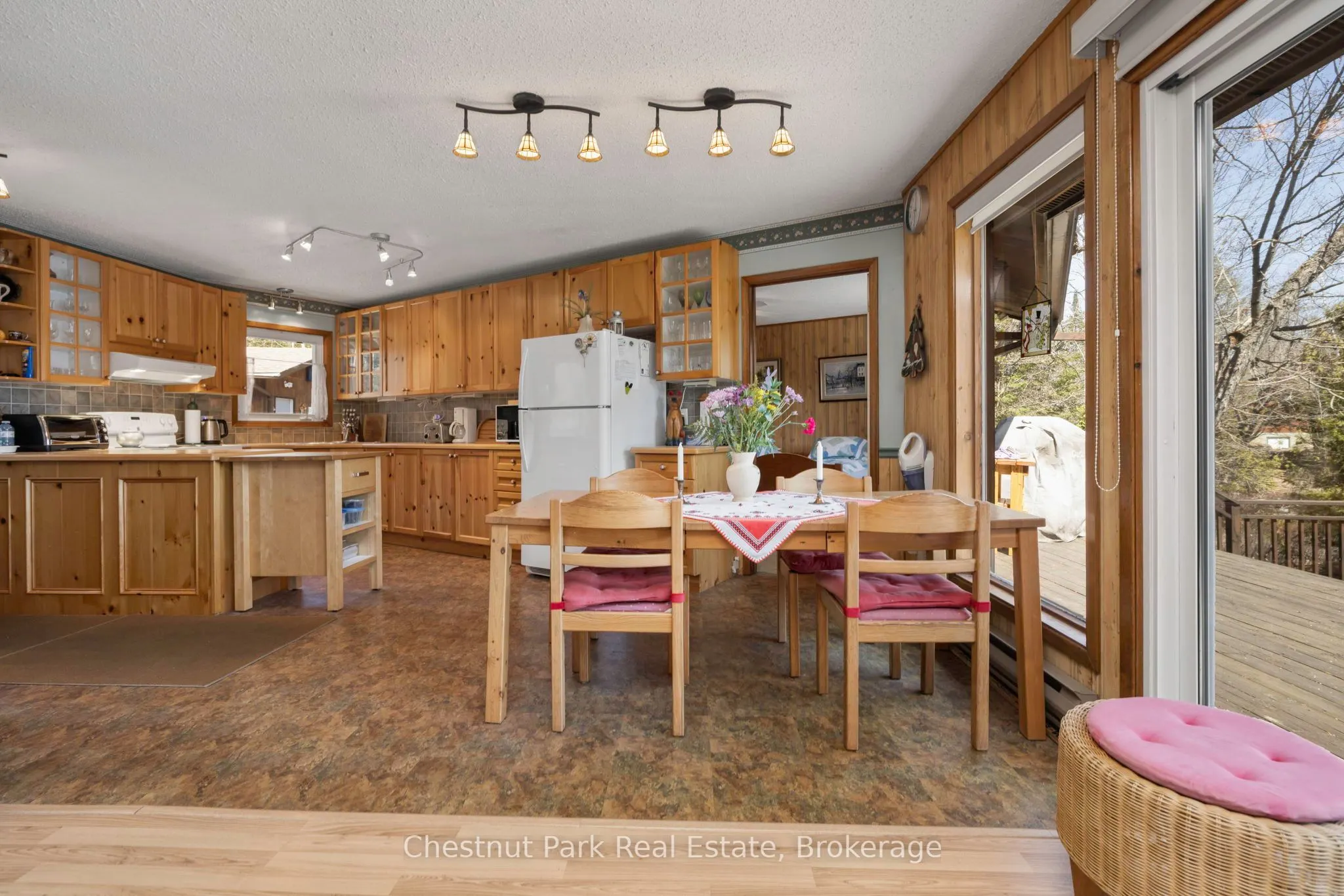 1183 Dickie Lake Road W