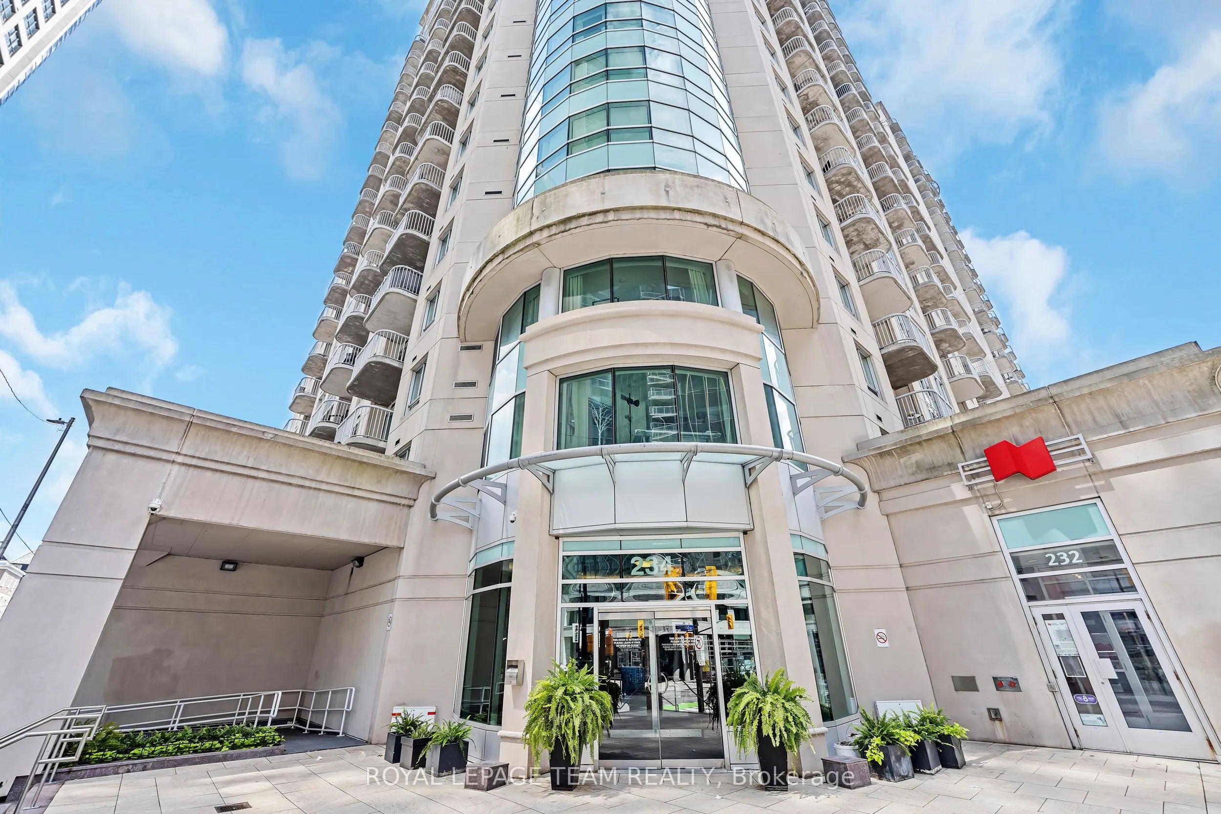 234 Rideau Street, #1404