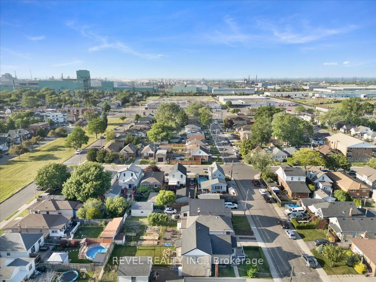 233 Normanhurst Avenue