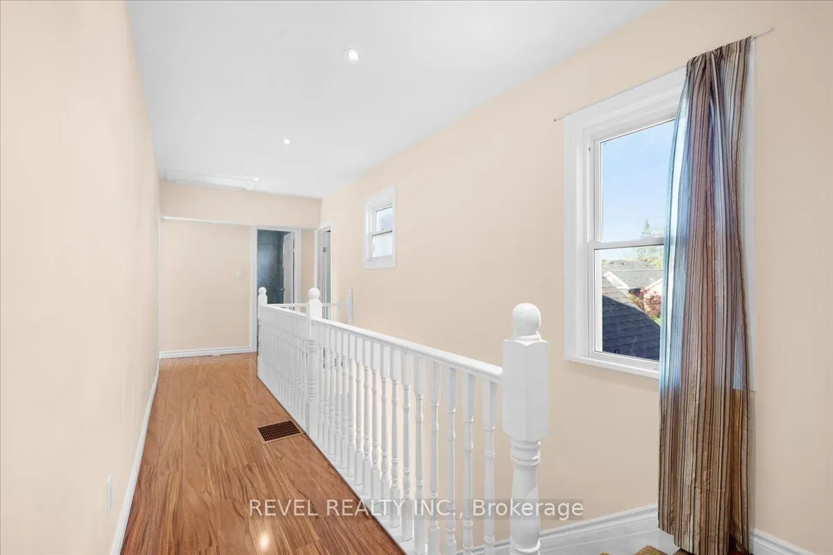 233 Normanhurst Avenue