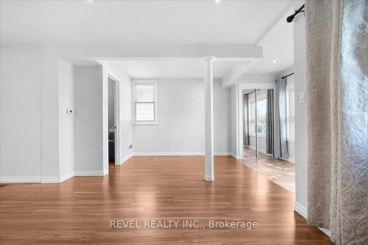 233 Normanhurst Avenue