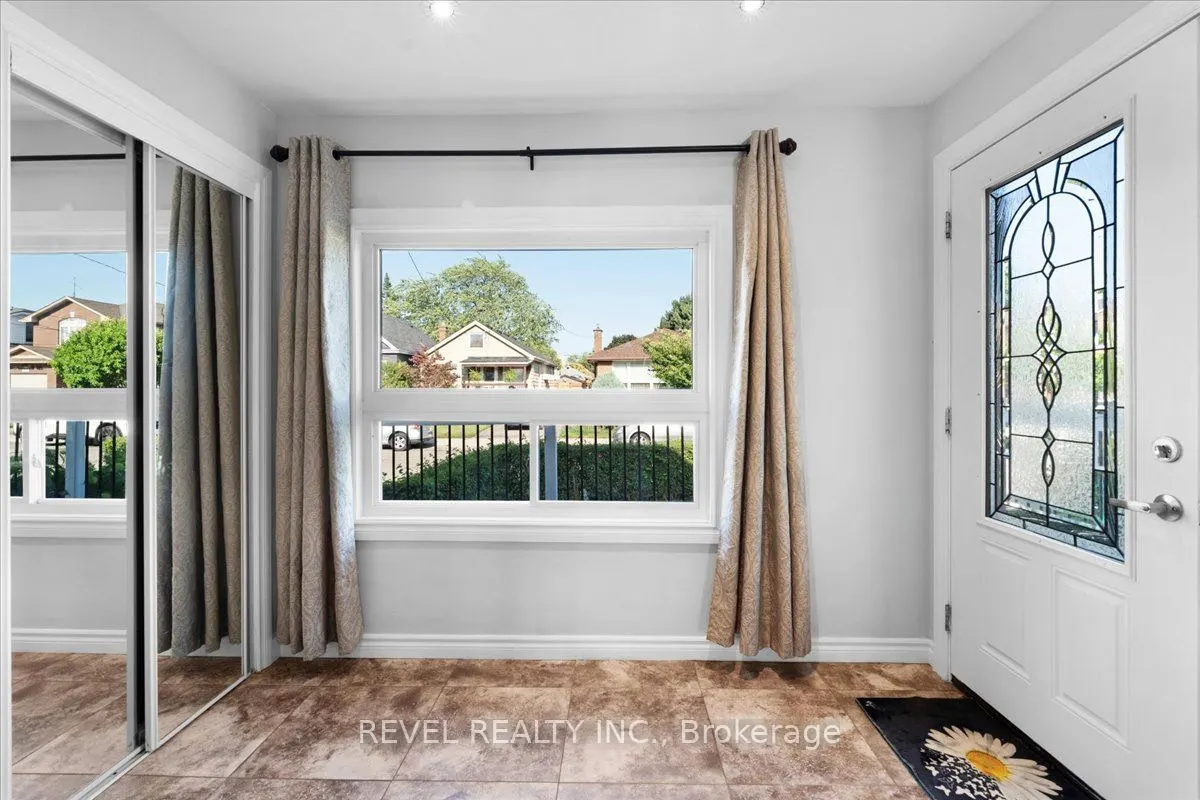 233 Normanhurst Avenue