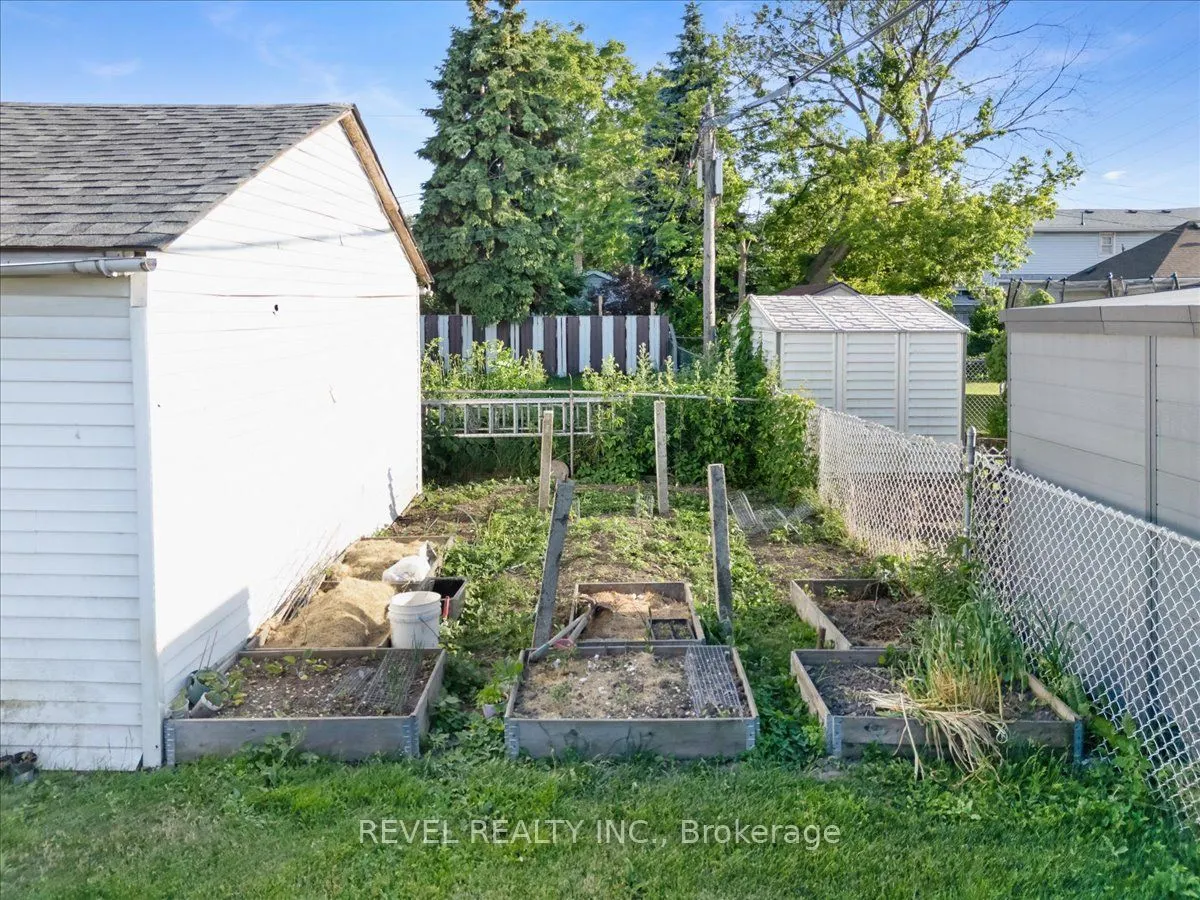233 Normanhurst Avenue