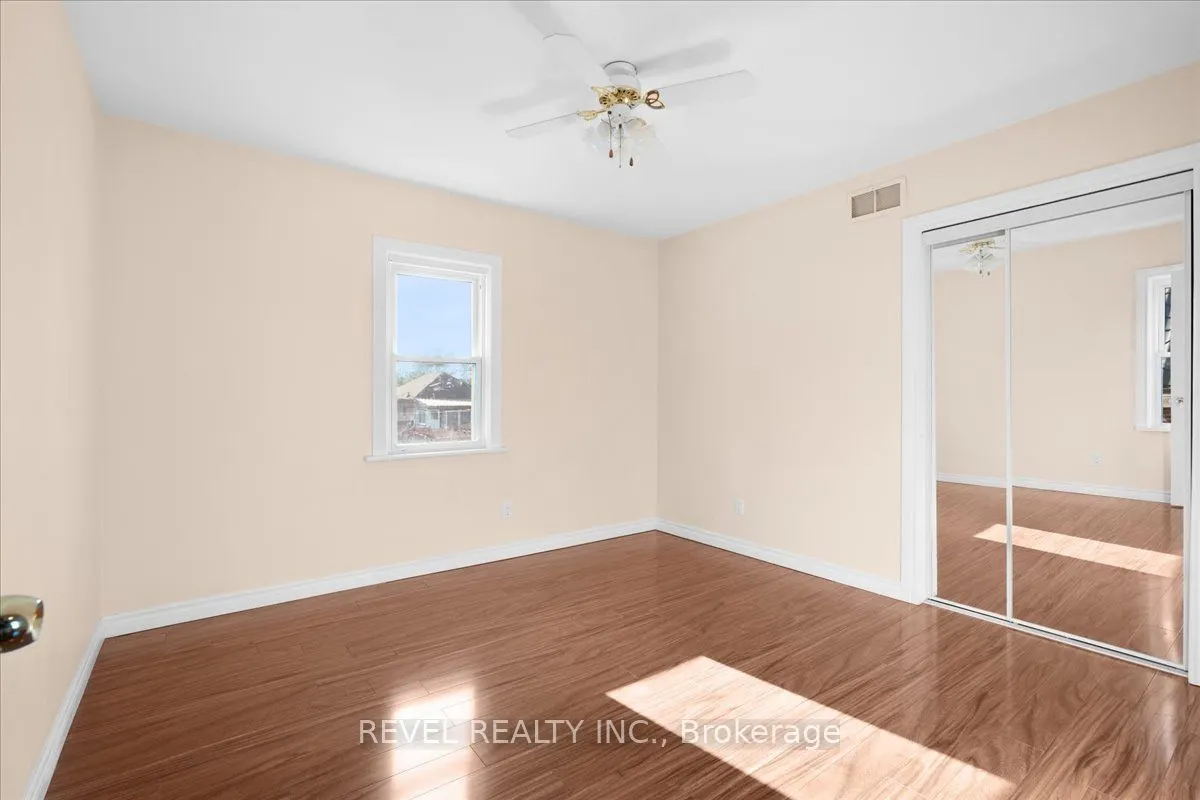 233 Normanhurst Avenue